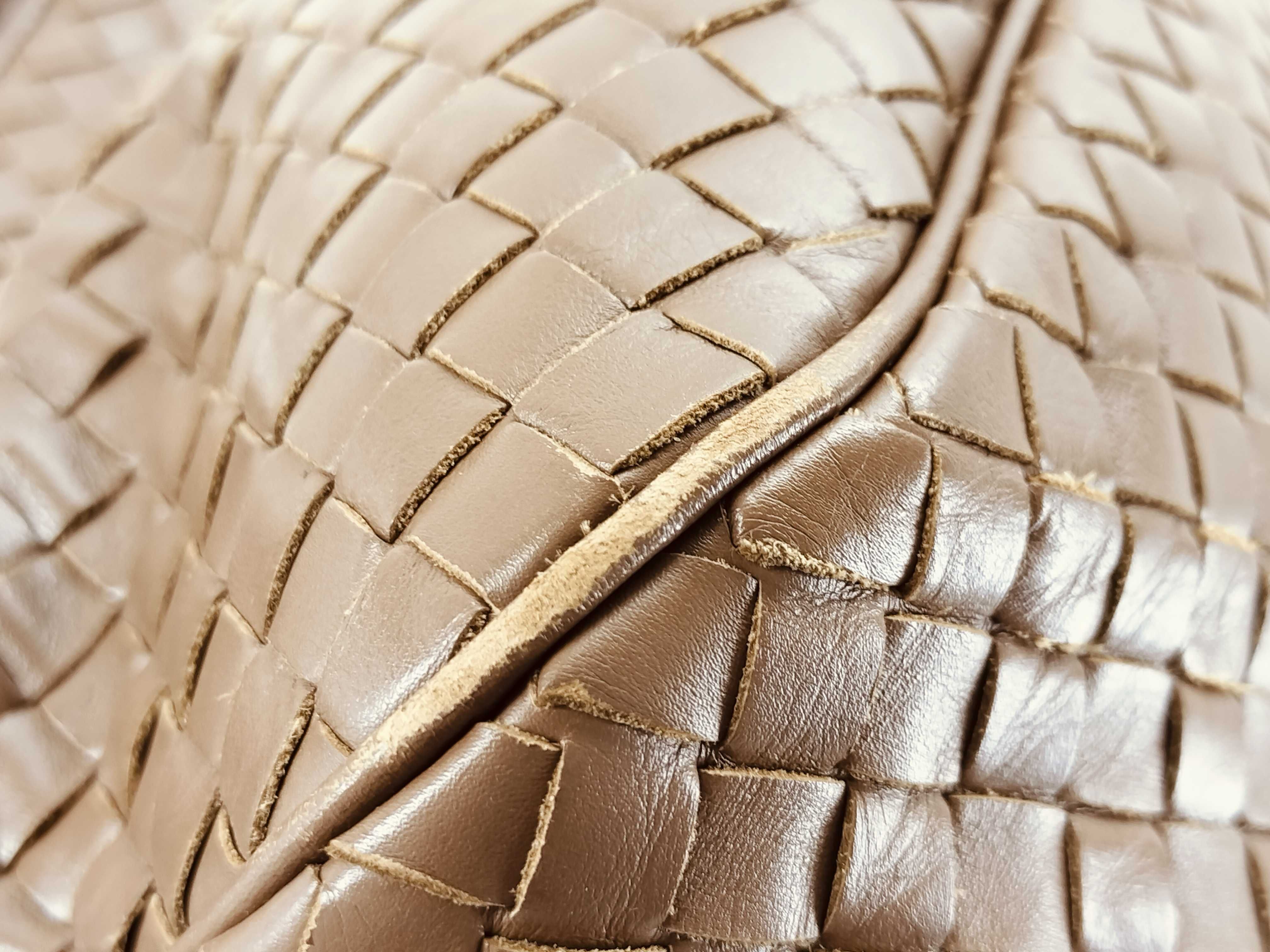 Intrecciato Satchel Leather Handbag Beige BV Mark Handbag — view 6