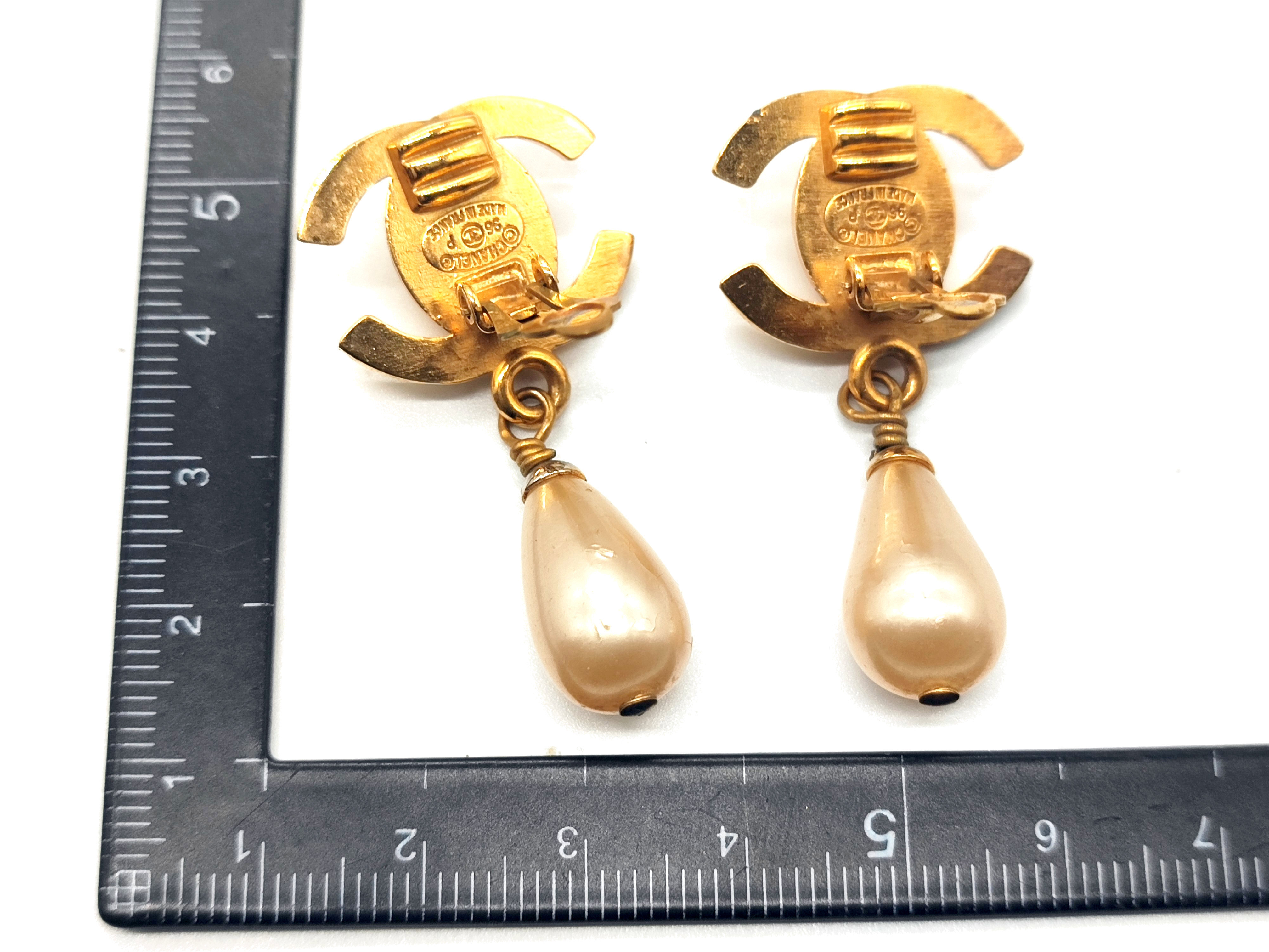 Coco Mark Turnlock Swing Earrings 96P Earrings — view 8