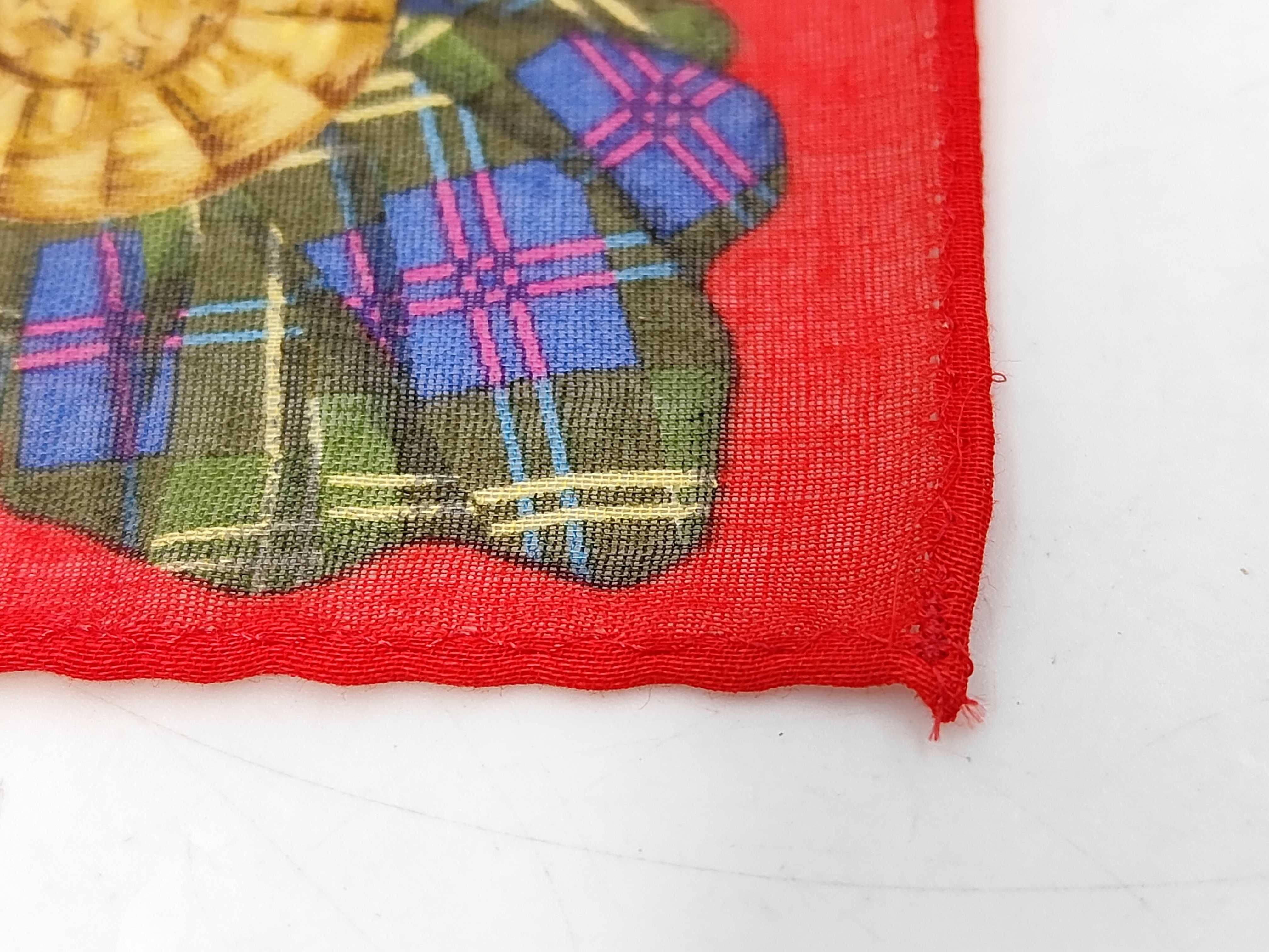 scarf/handkerchief with tag, logo chain, Triomphe design, red, and other accessories. — view 4