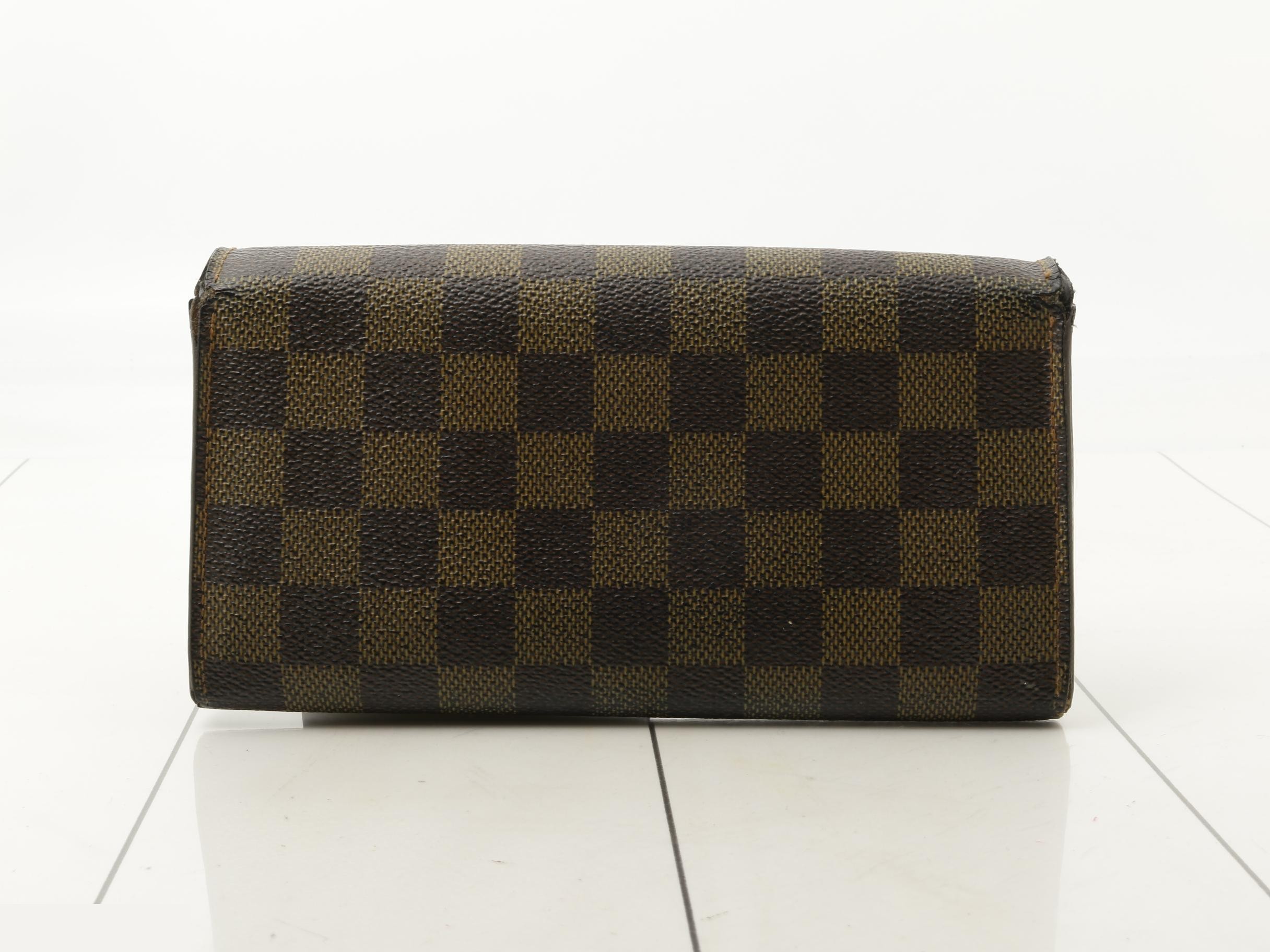 wallet — view 2