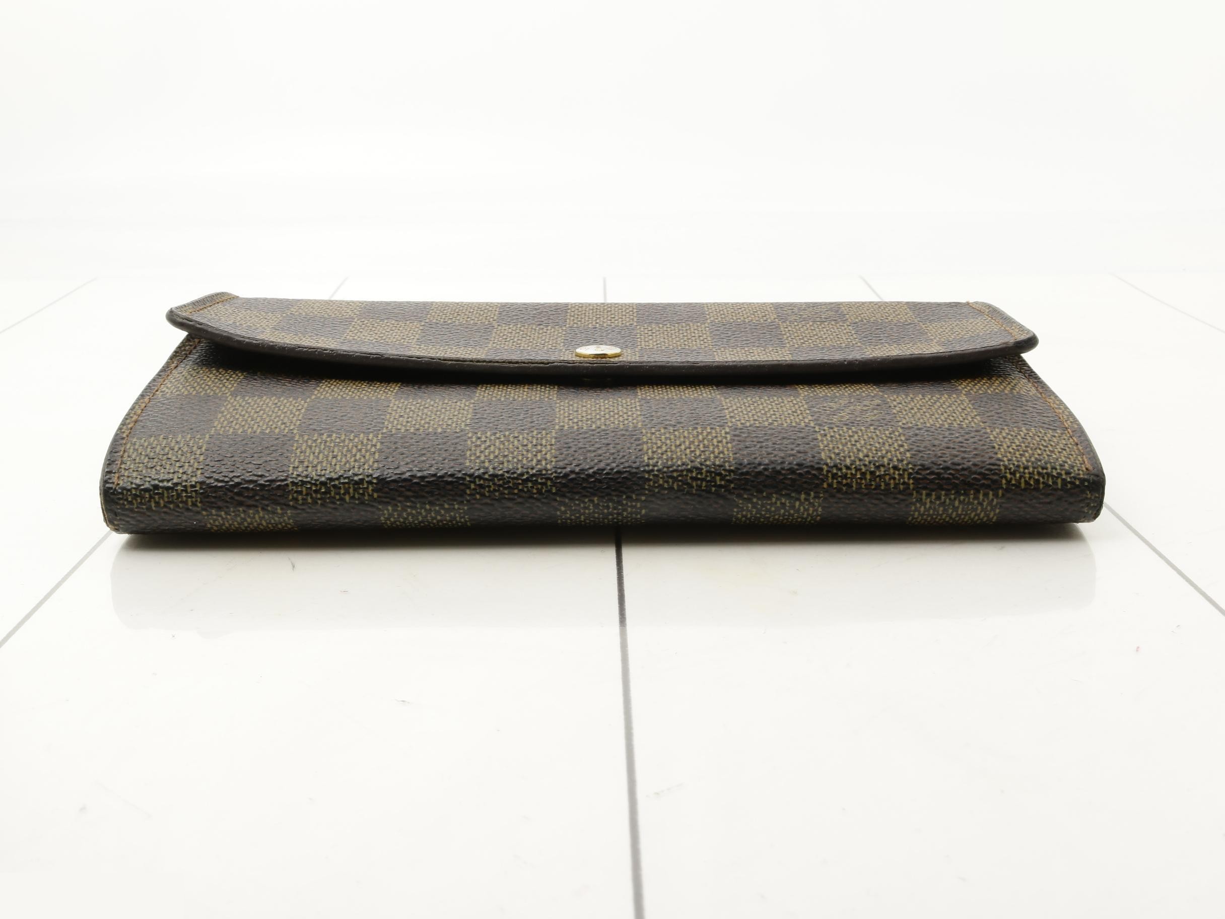 wallet — view 3