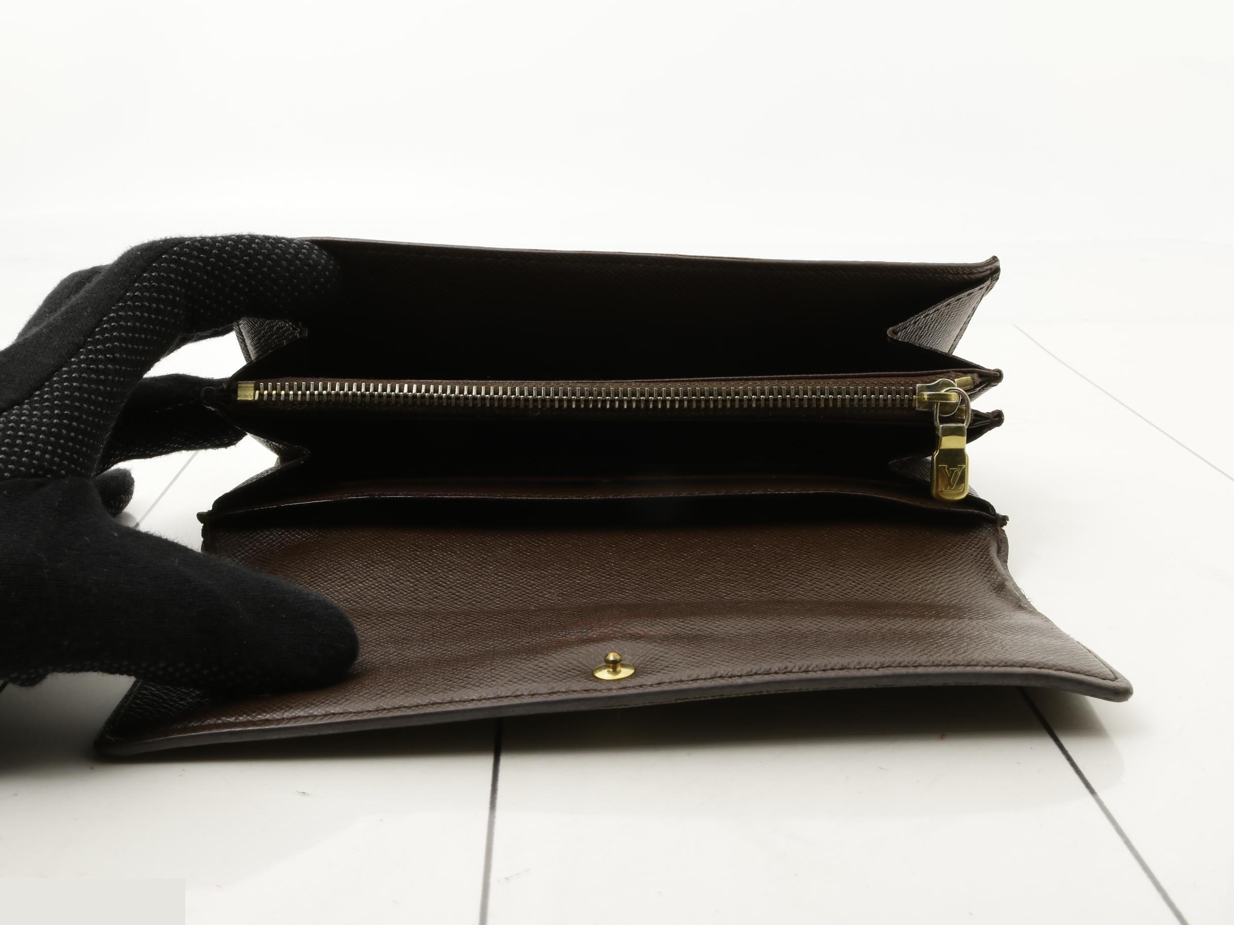 wallet — view 4