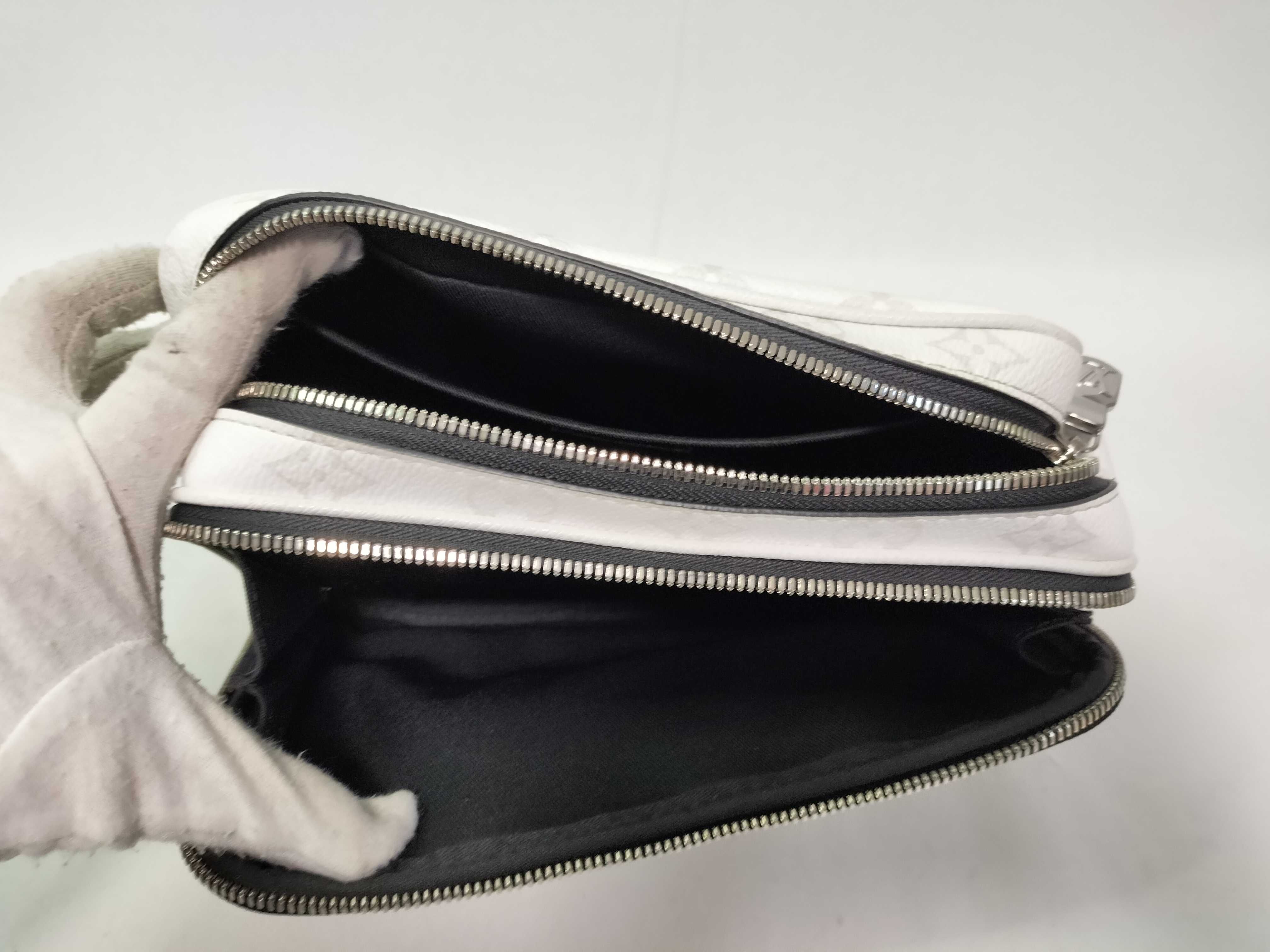 Alpha Messenger Taigarama White M31069 RFID Shoulder Bag — view 13
