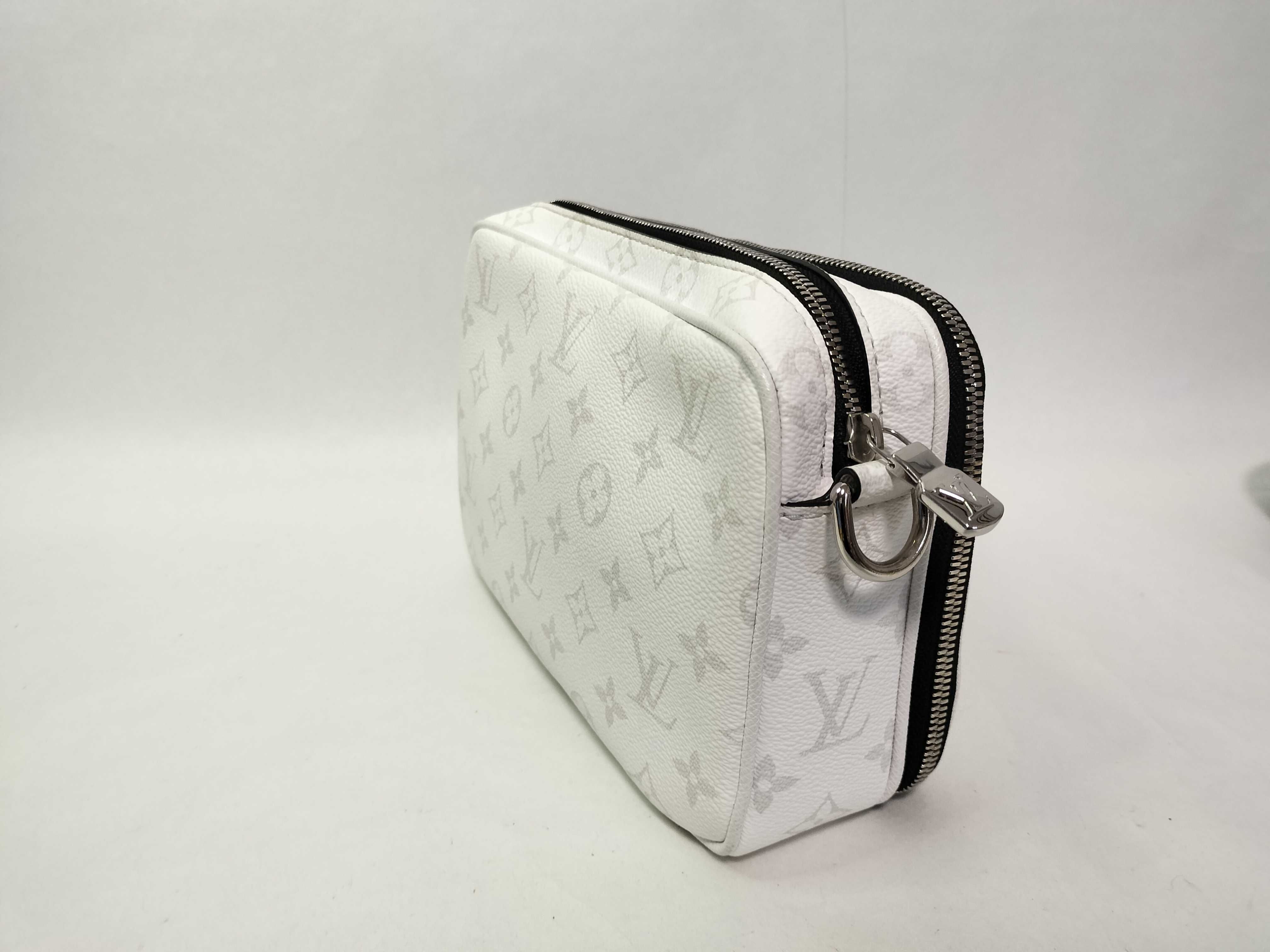 Alpha Messenger Taigarama White M31069 RFID Shoulder Bag — view 3