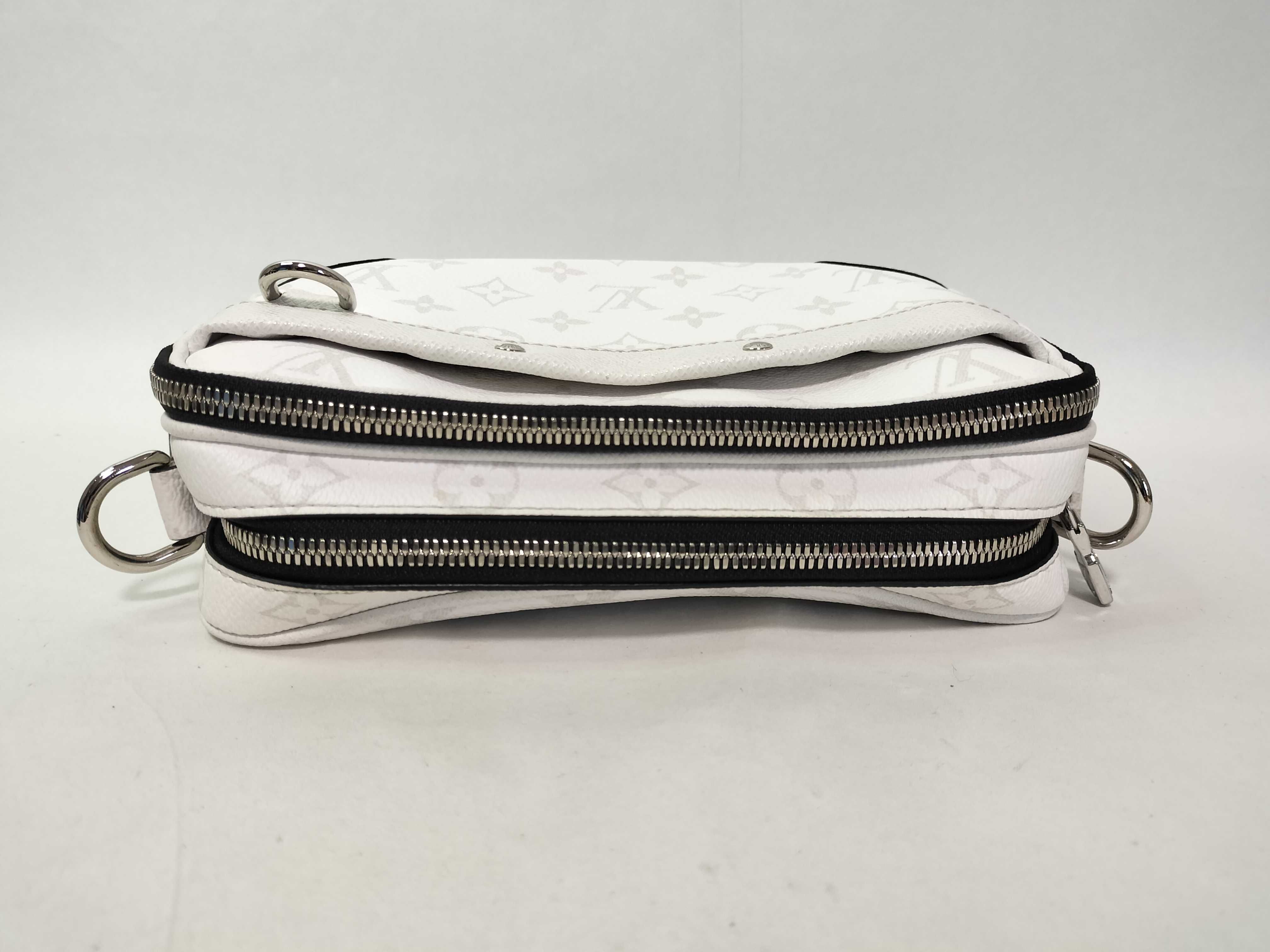 Alpha Messenger Taigarama White M31069 RFID Shoulder Bag — view 10