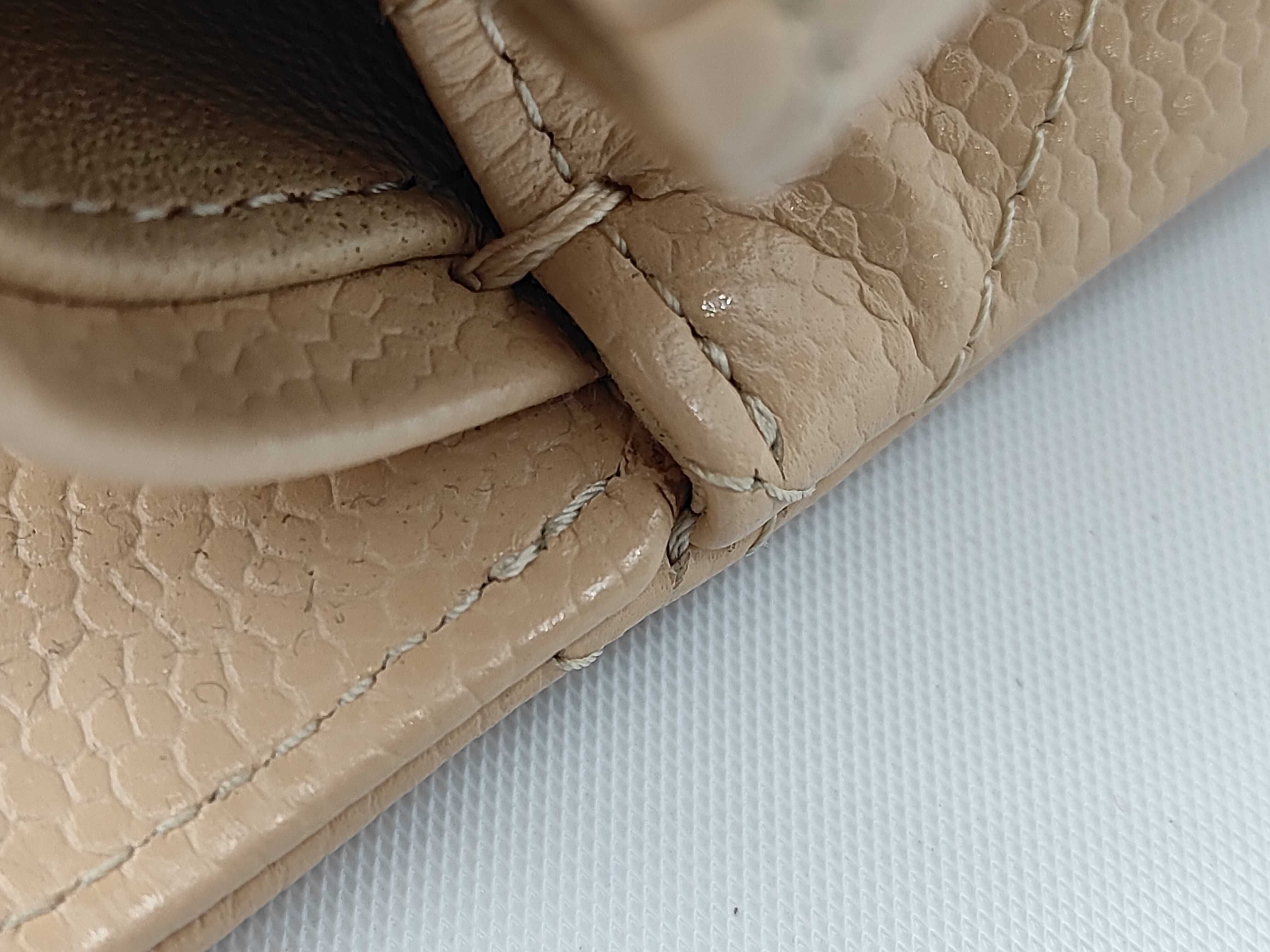 Double Flap Caviar Beige 25 Shoulder Bag — view 8