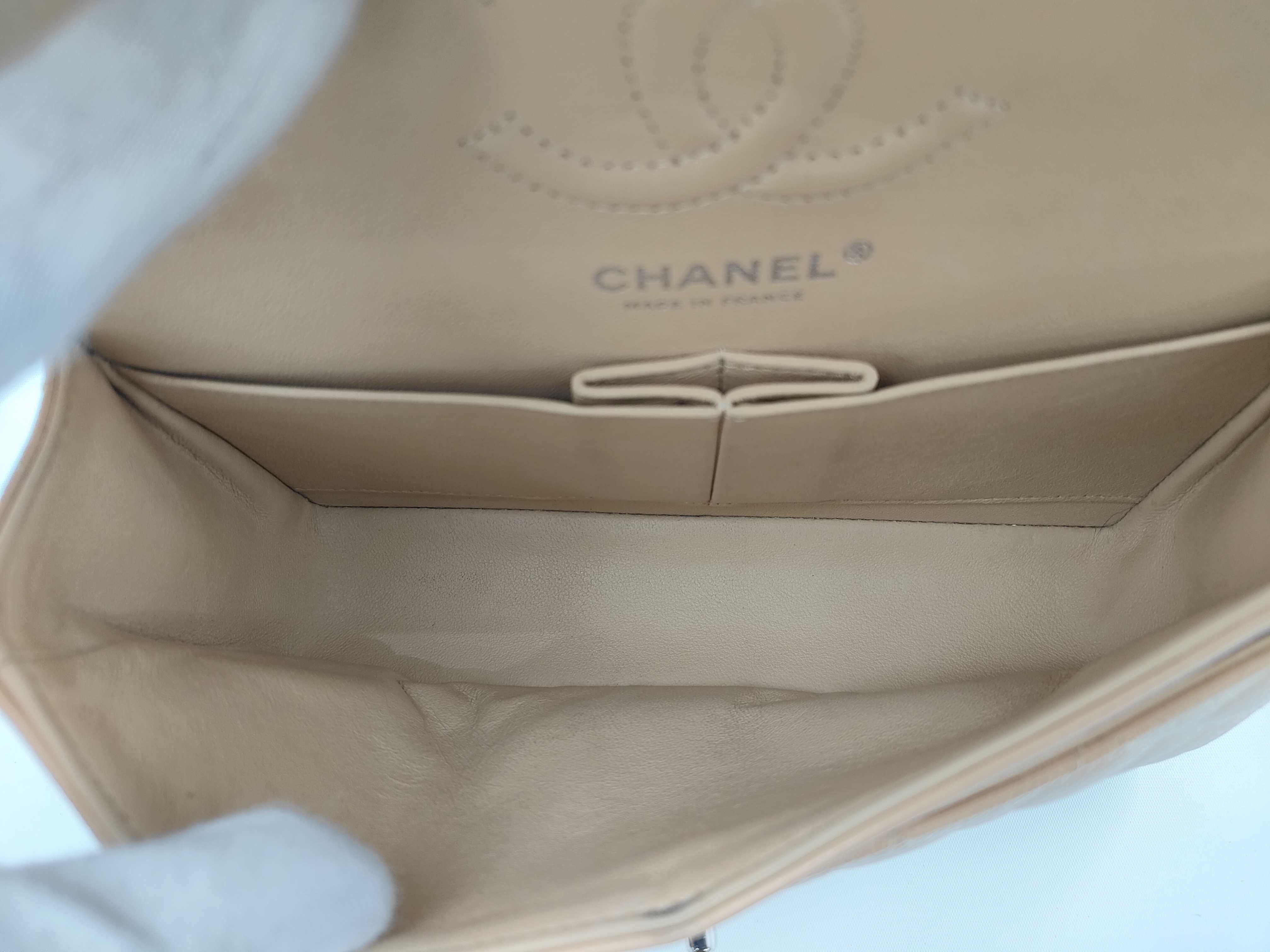 Double Flap Caviar Beige 25 Shoulder Bag — view 9