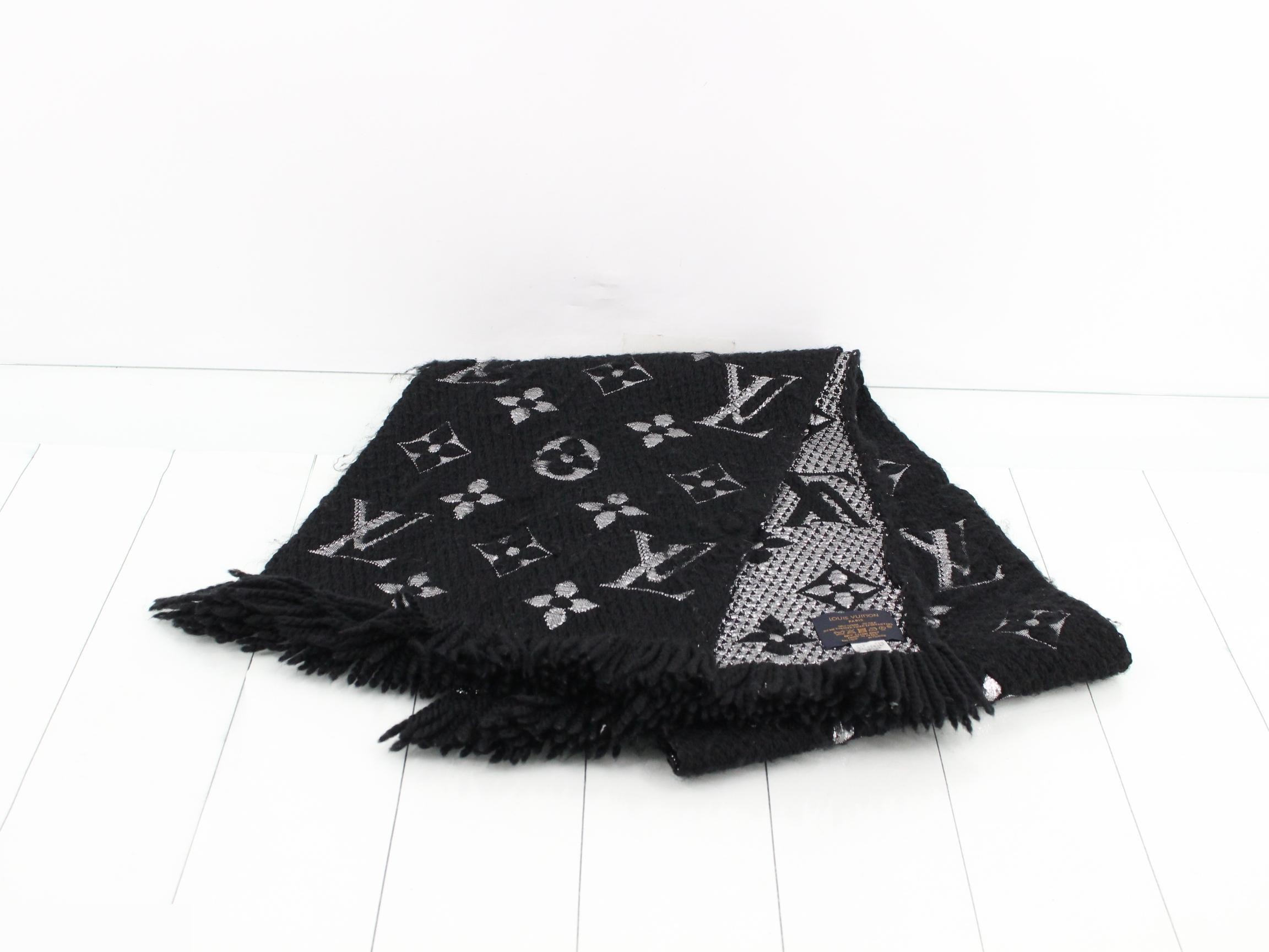 Tags attached, box included. Echarpe Logomania Shine M75833 — view 2