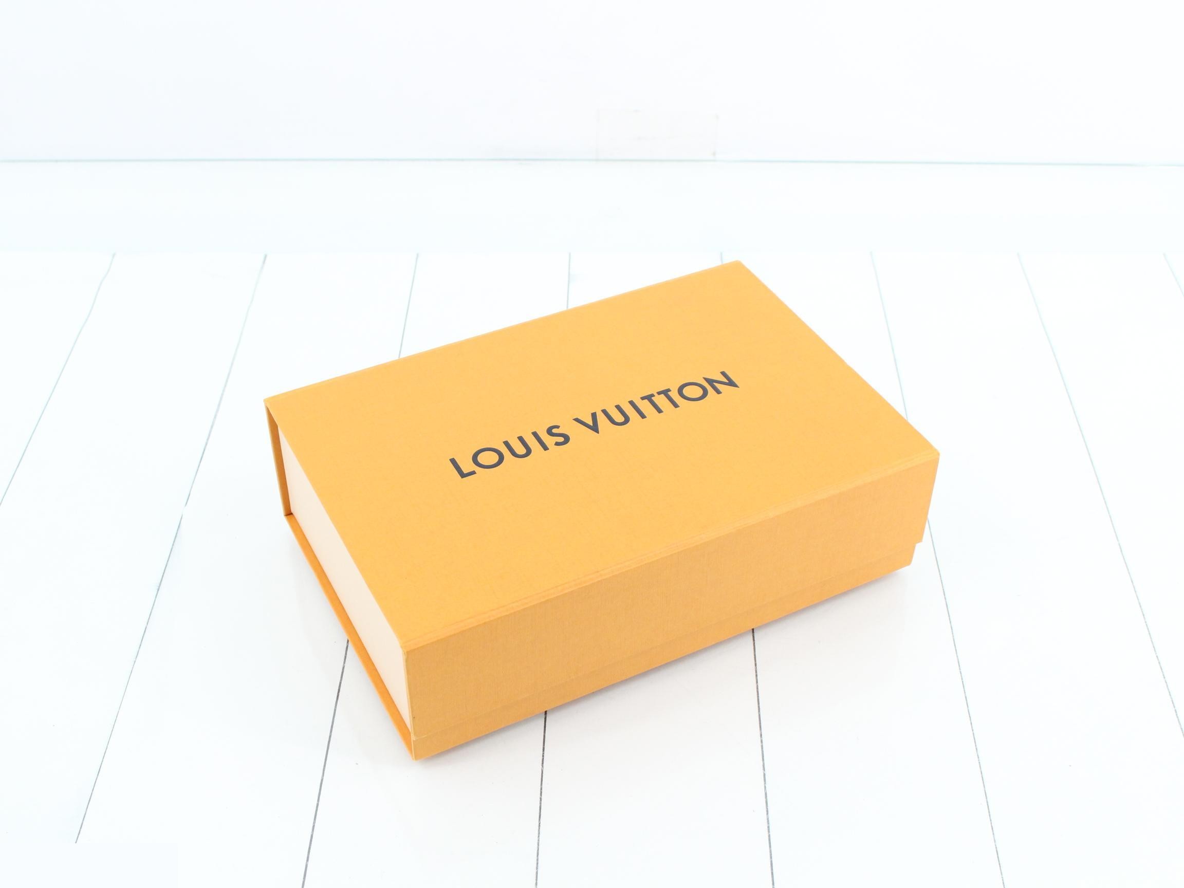 Tags attached, box included. Echarpe Logomania Shine M75833 — view 4
