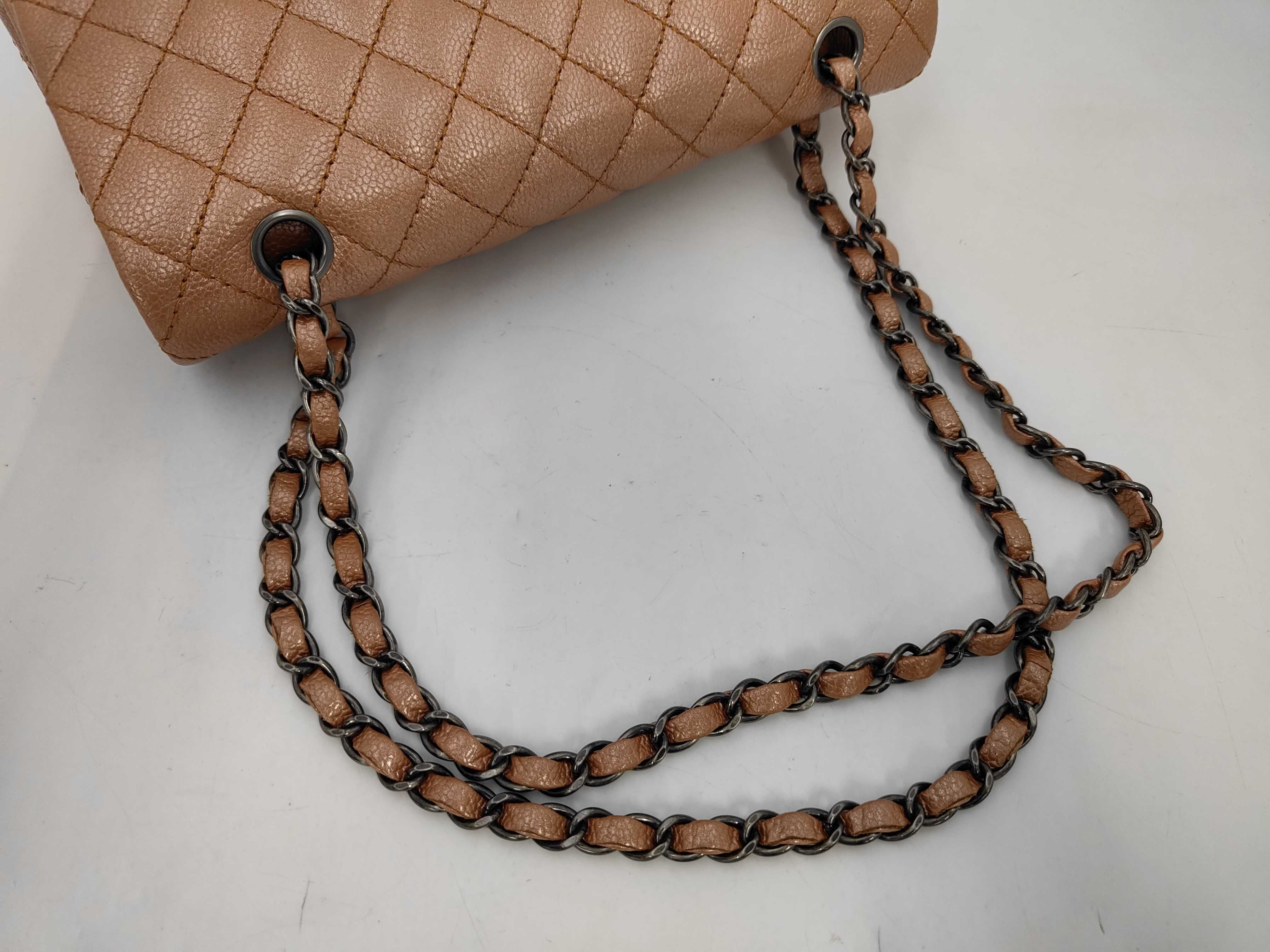 Matelassé 25 Caviar Skin Double Flap Double Chain Shoulder Bag (Serial Number 20s) — view 3
