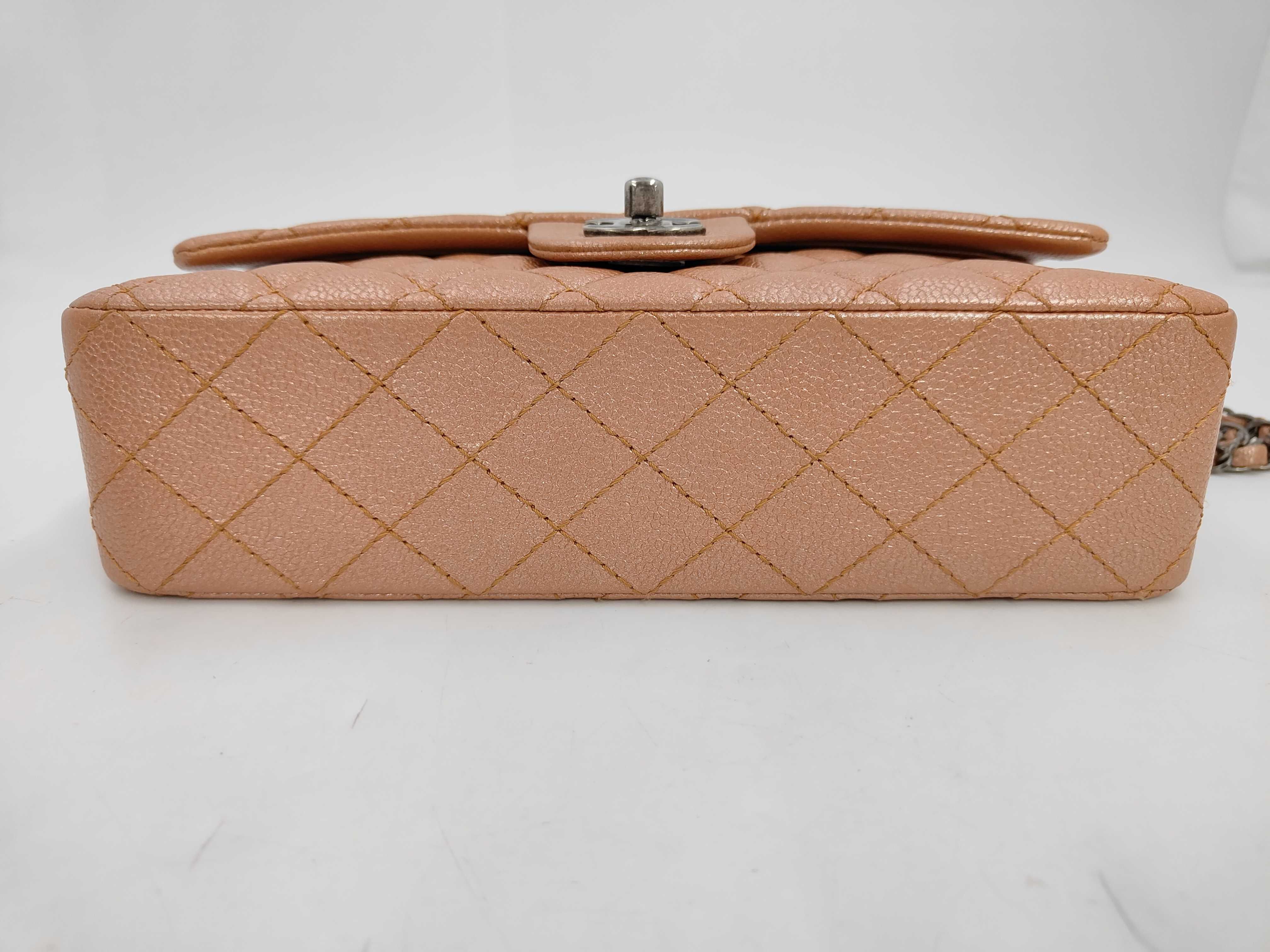 Matelassé 25 Caviar Skin Double Flap Double Chain Shoulder Bag (Serial Number 20s) — view 6