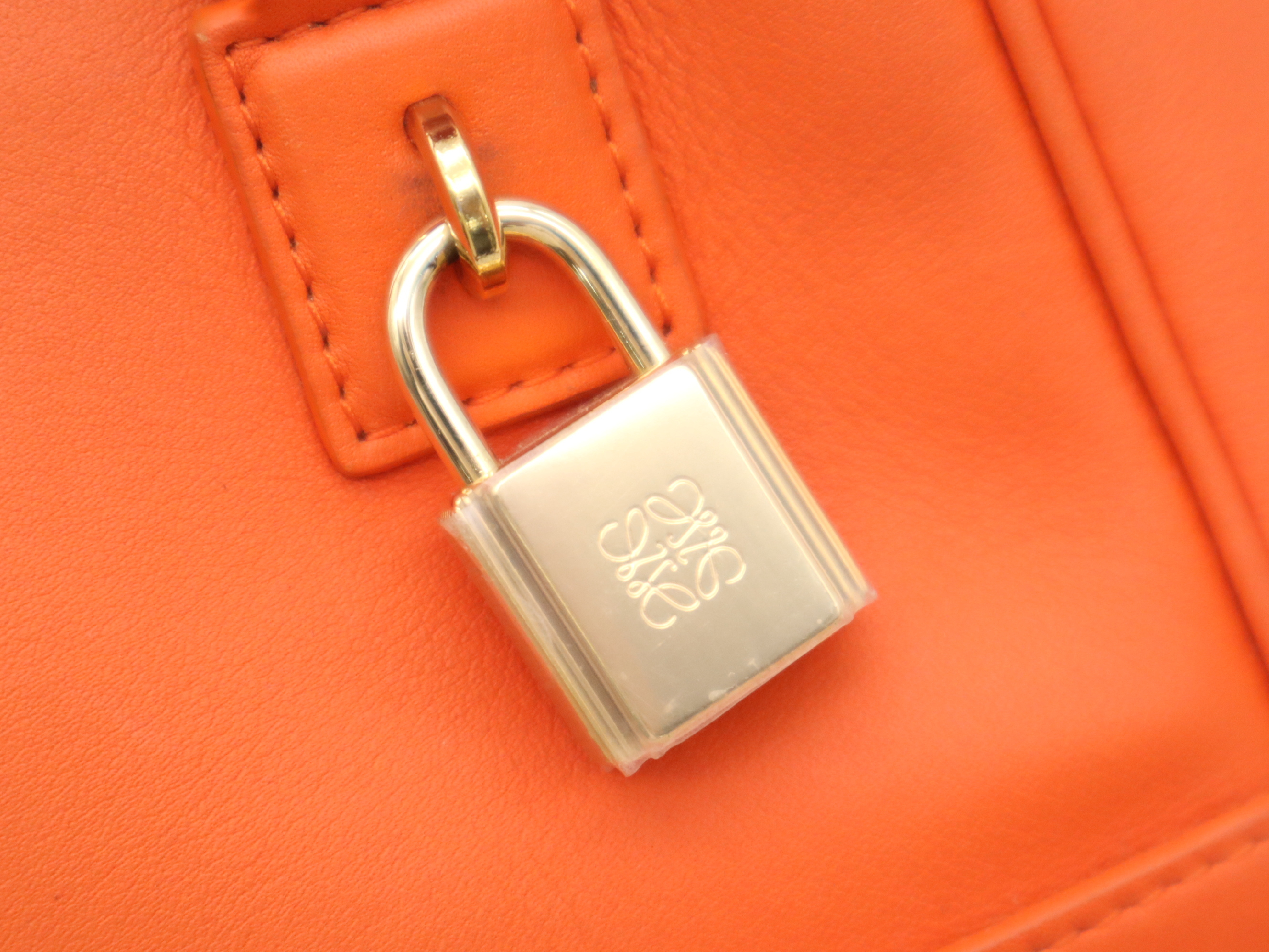 Leather Amazona 16 Square Handbag, Orange, with Shoulder Strap, Dust Bag x2, Padlock, and Keys x2 (Shoulder Bag) — view 13