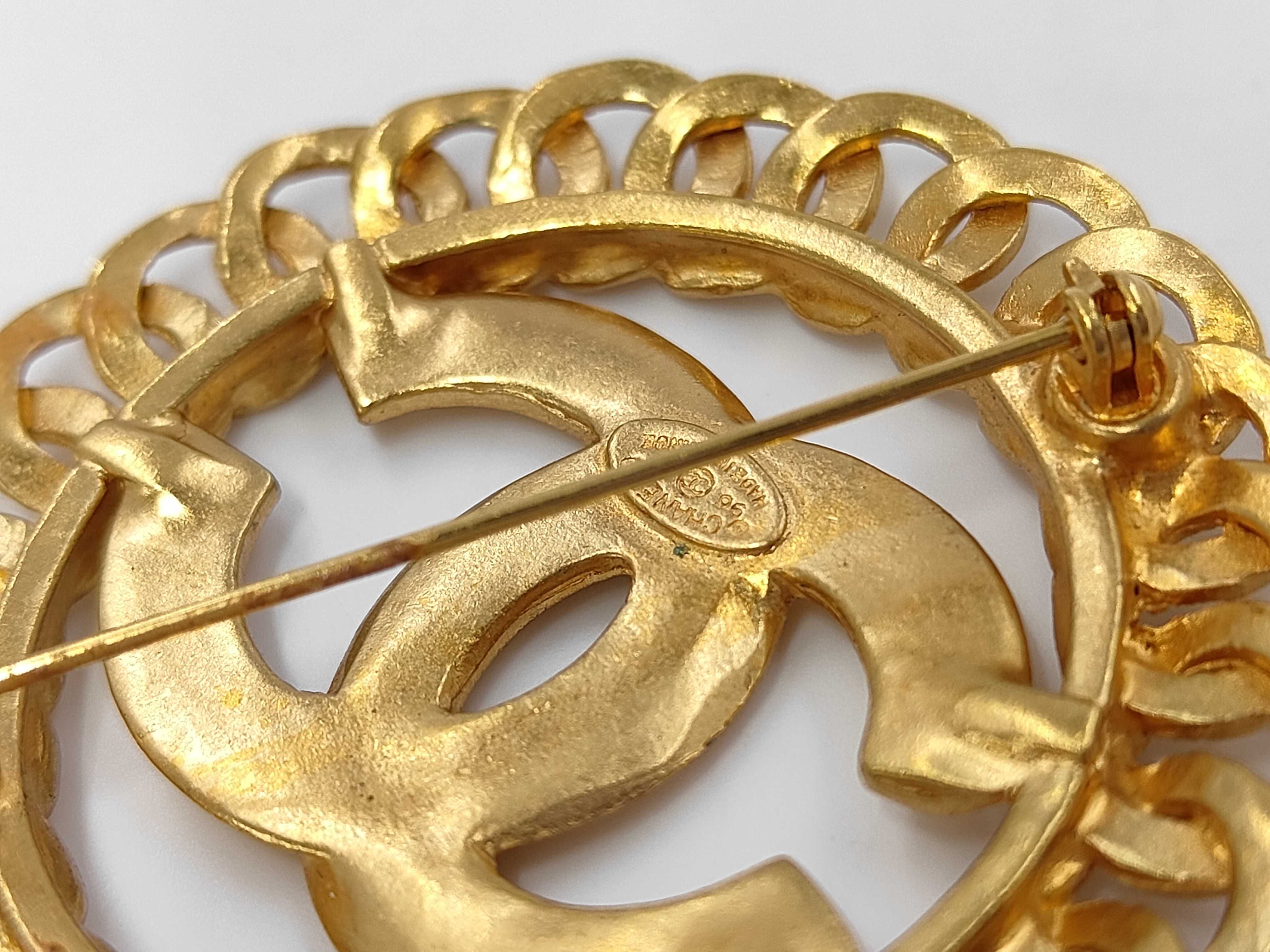 Coco Mark Chain 96P Gold Color Brooch — view 3