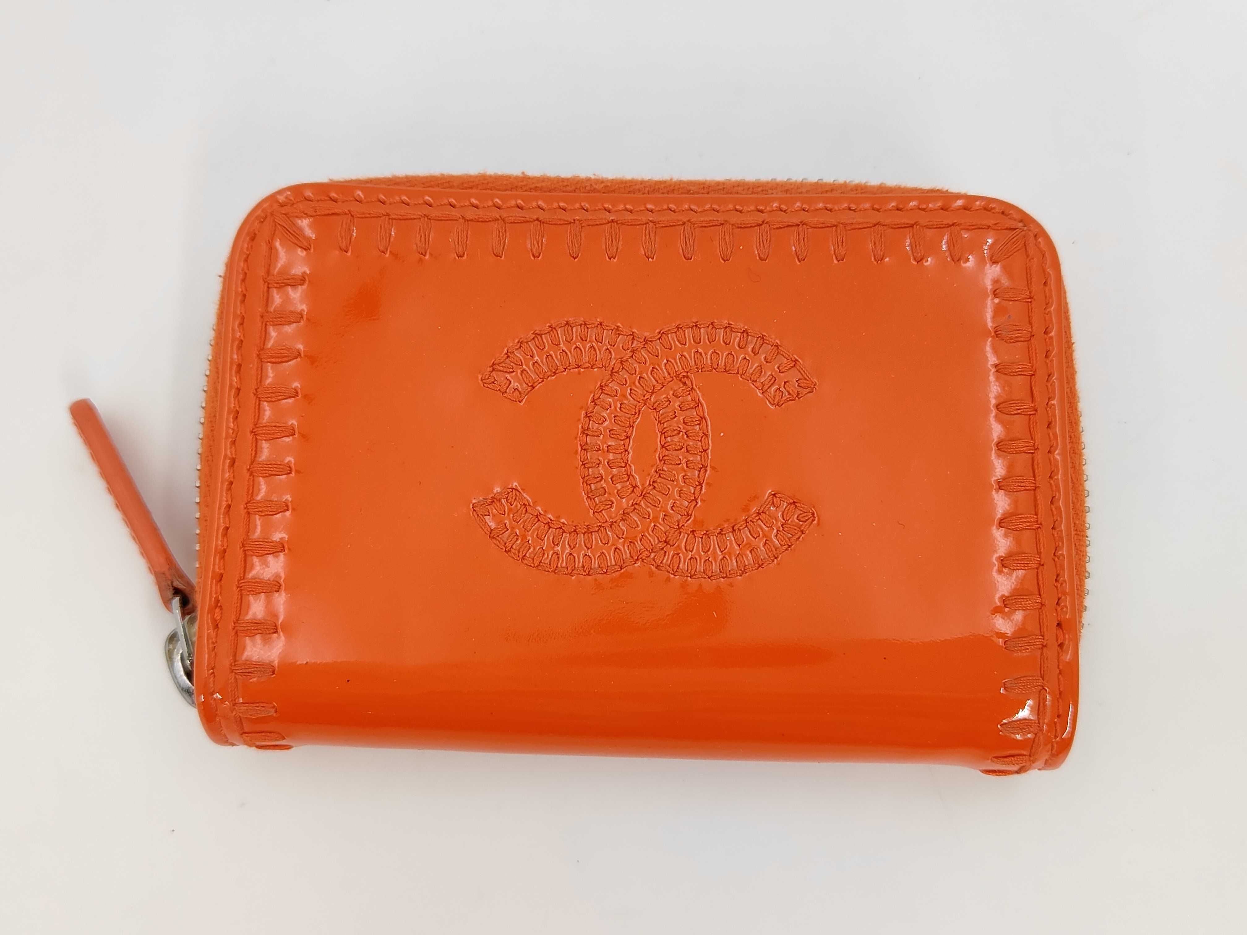 Coco Mark Patent Leather Coin Case
