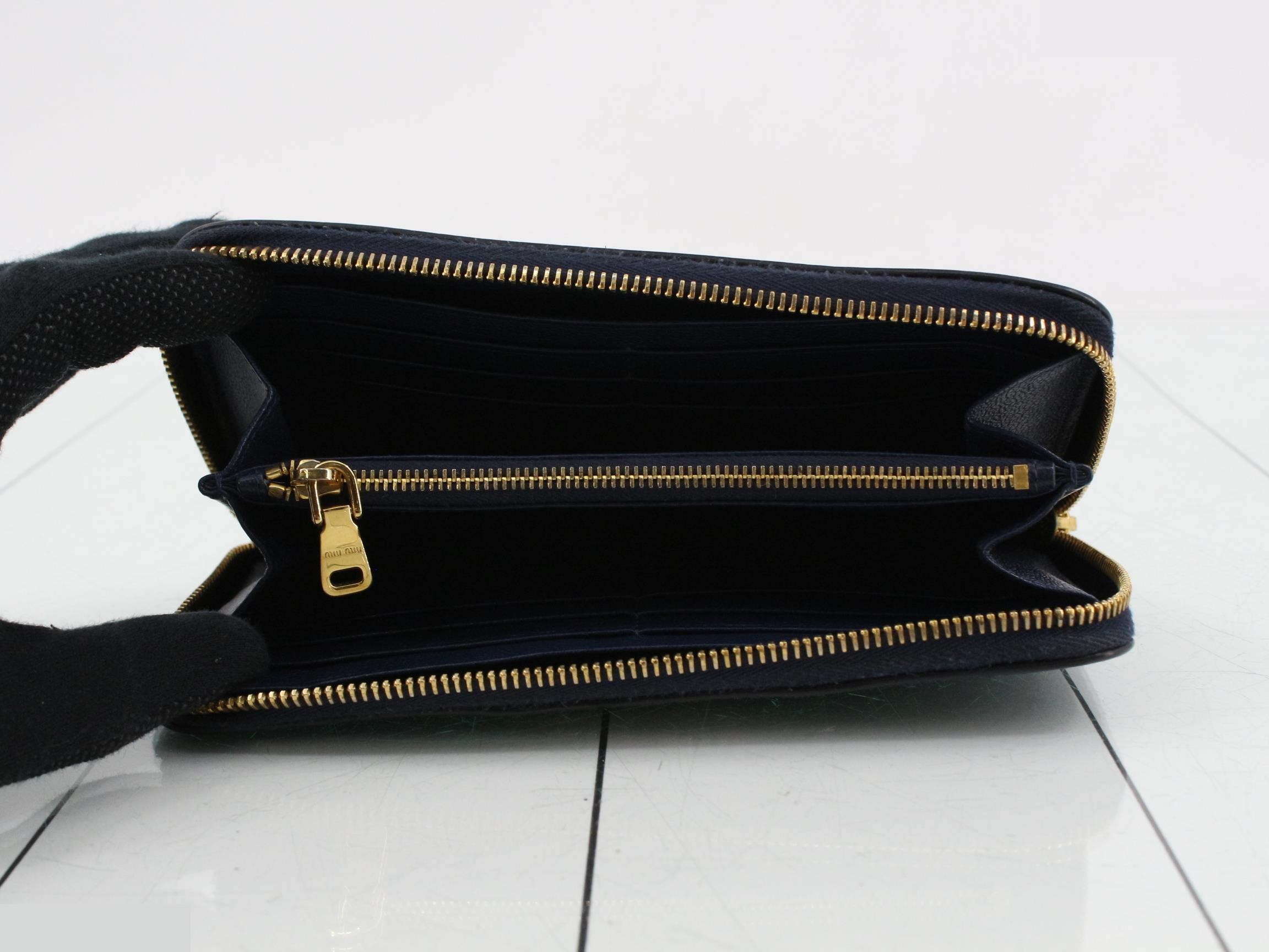 Other lines: Bags and Wallets — view 4