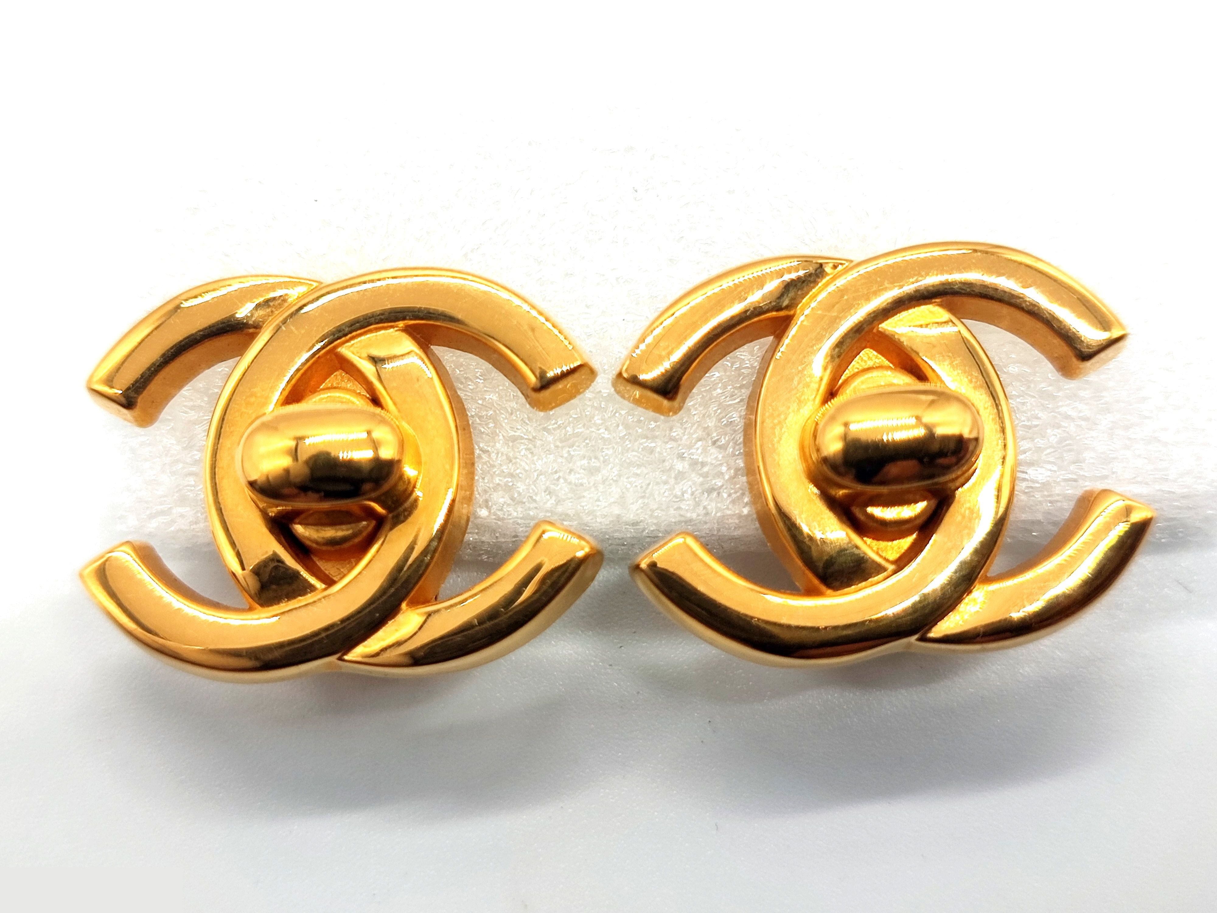 Coco Mark Turnlock Earrings 95A