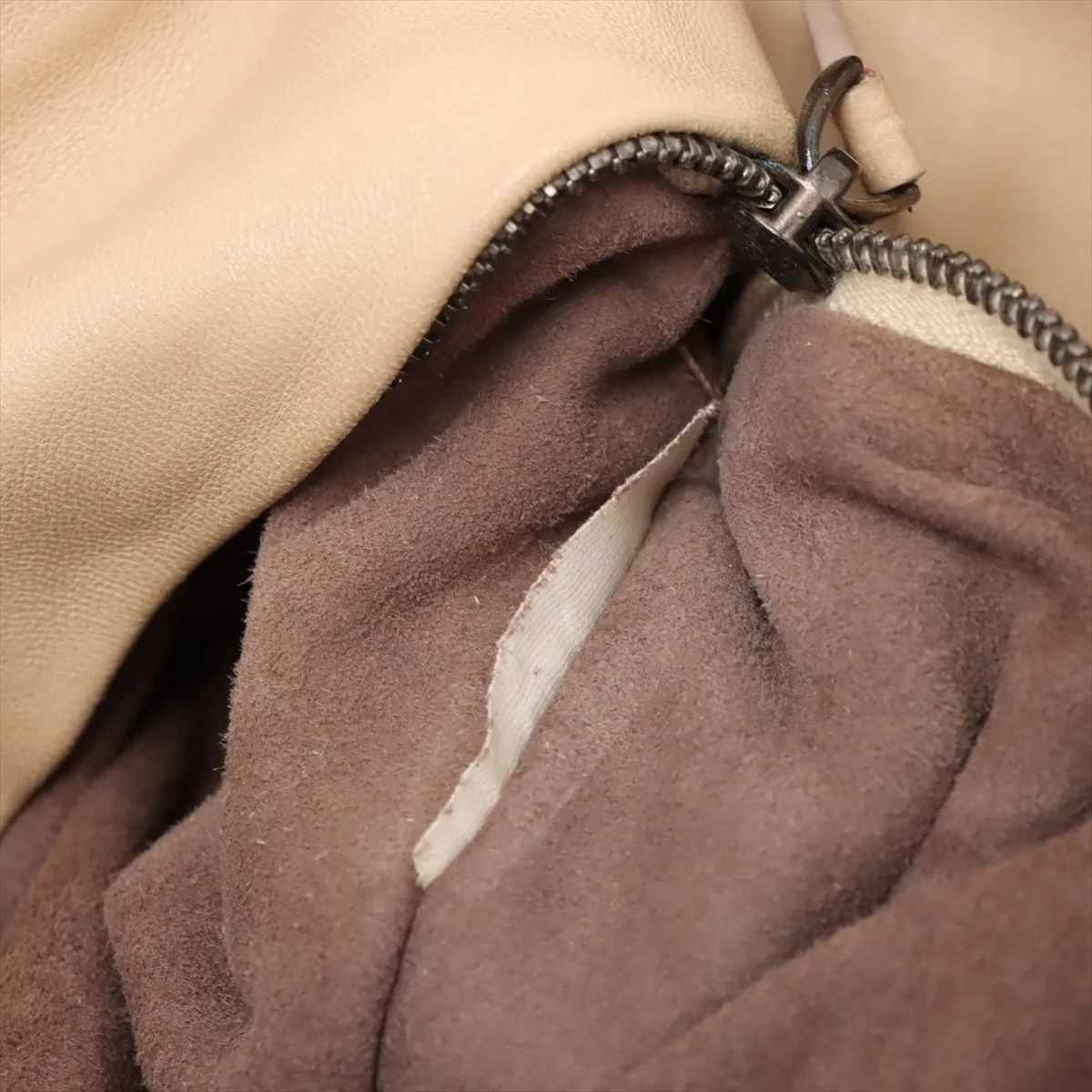 Intrecciato Leather x Bijou Shoulder Bag Beige — view 11