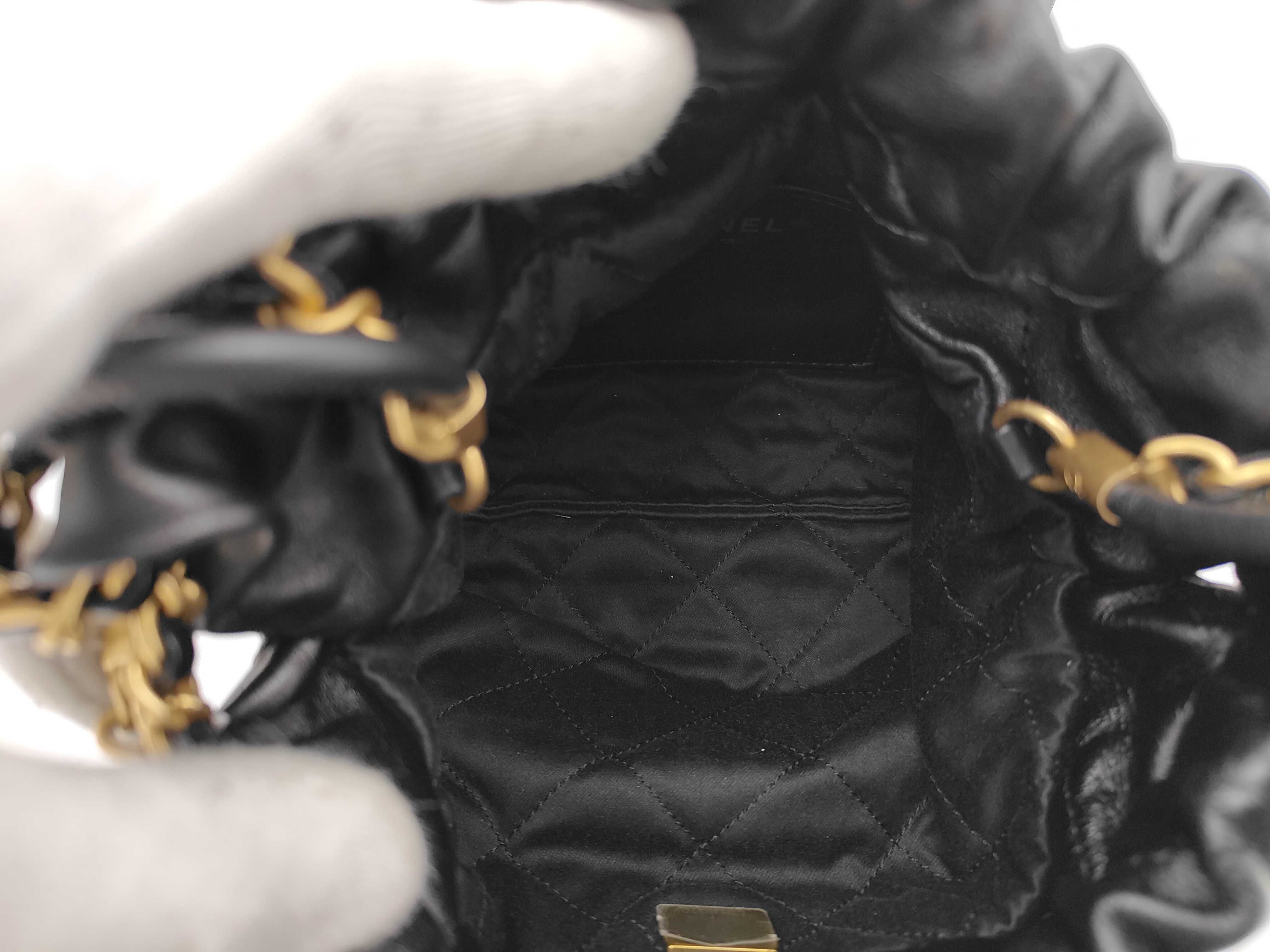 22 Mini Chain Shoulder Bag (Black) — view 8