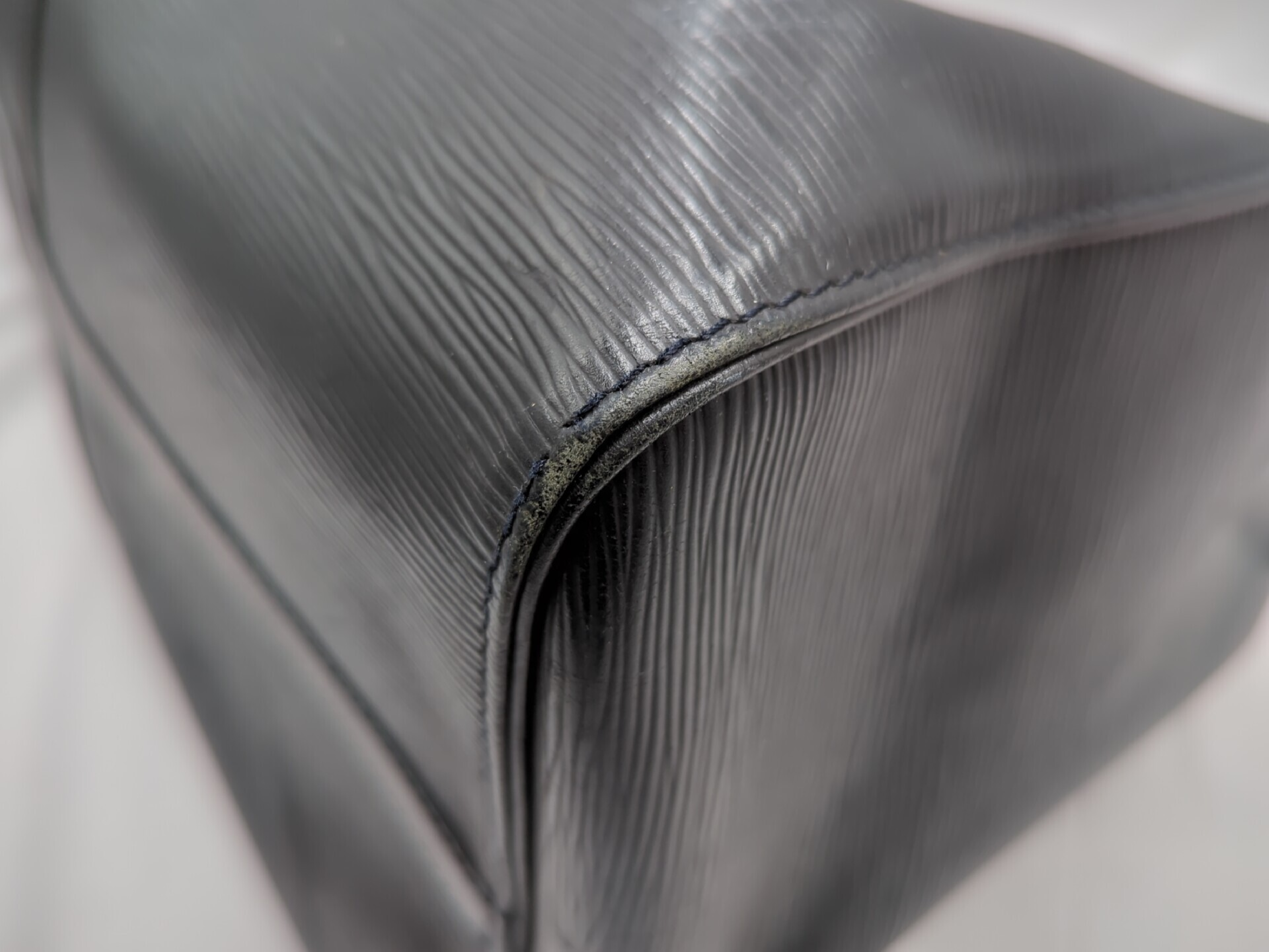 Epi Keepall 60 Black Boston Bag — view 4
