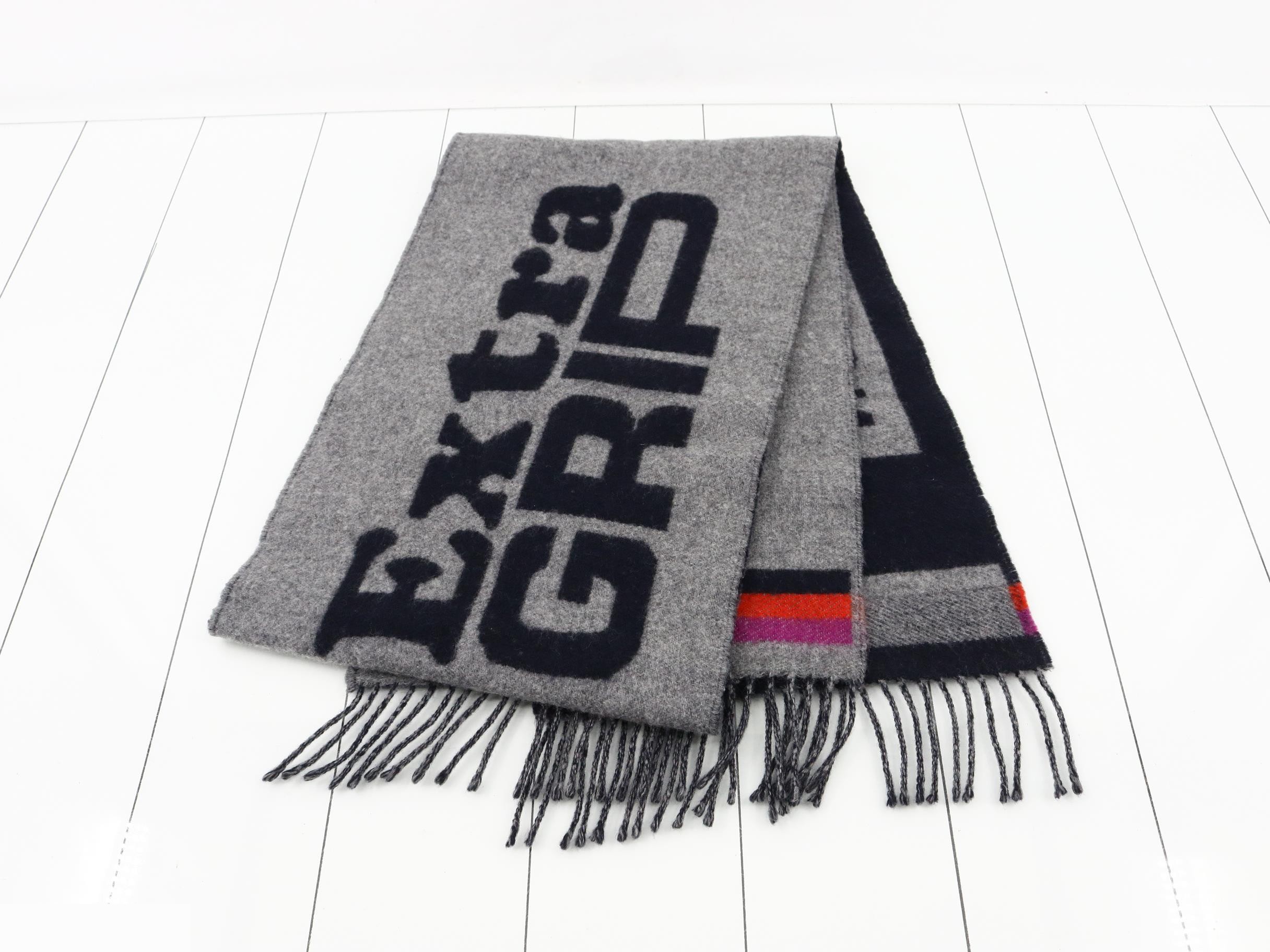 Cashmere wool long scarf, with domestic tag. — view 3