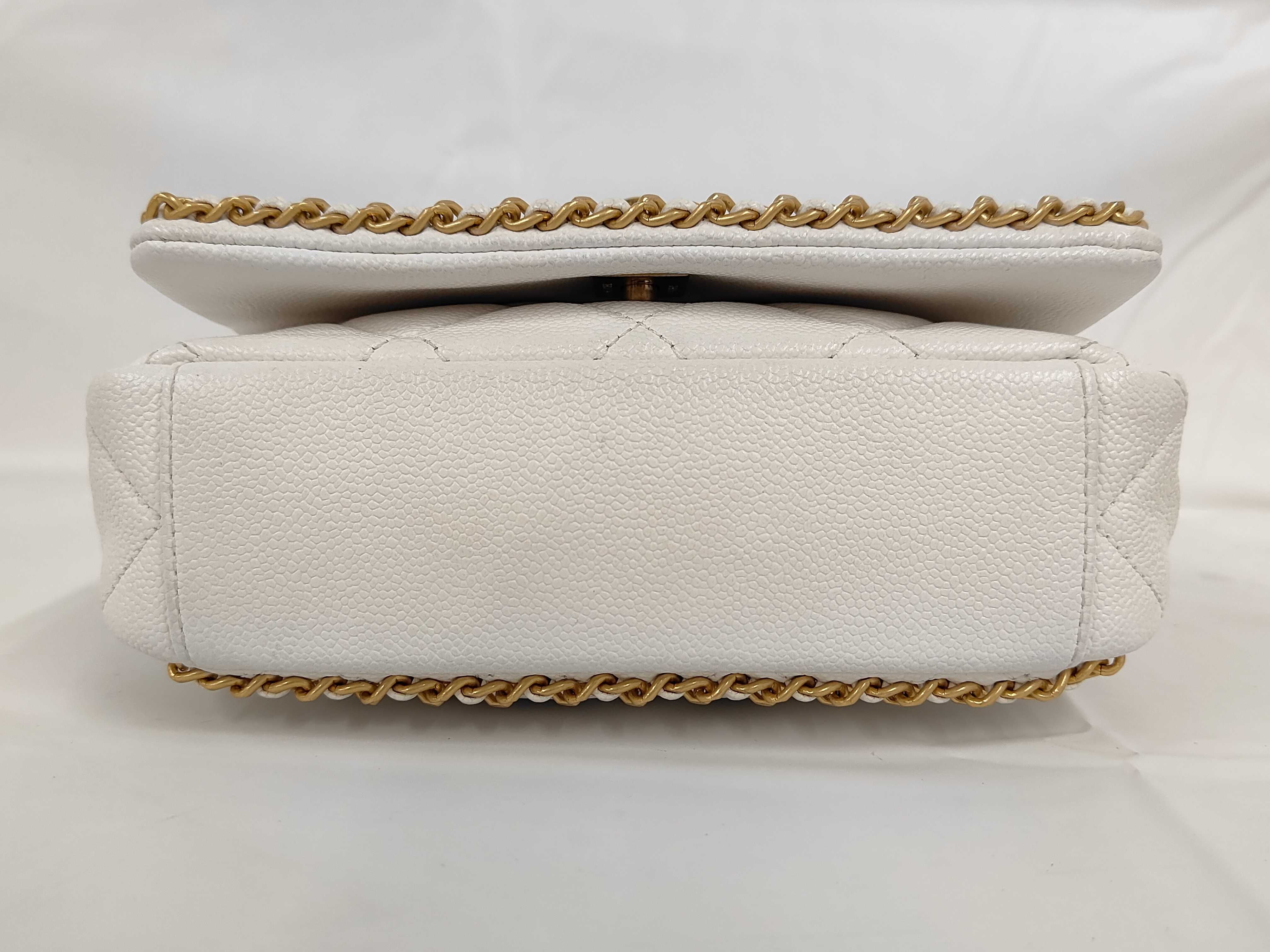 Caviar Skin Plate White Chain Shoulder Bag — view 3