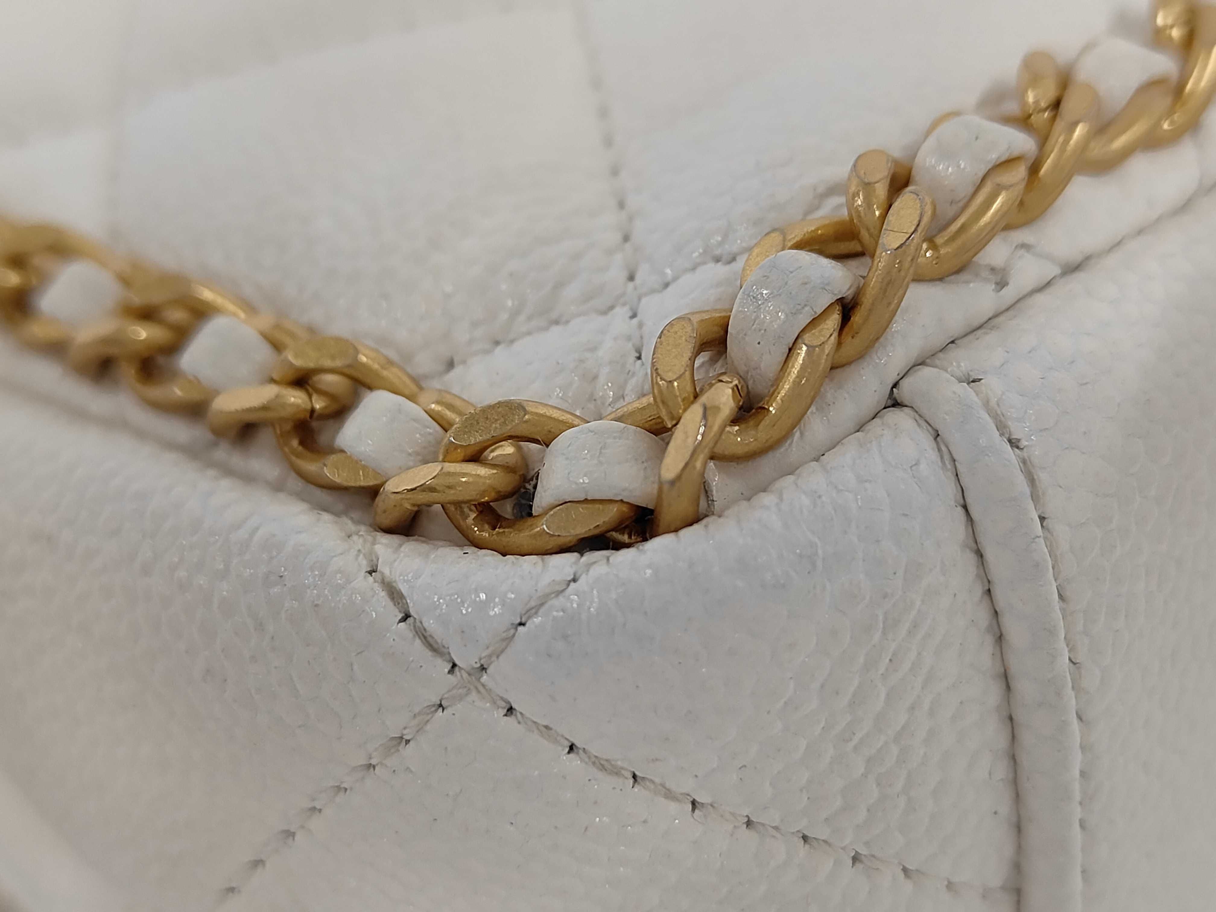Caviar Skin Plate White Chain Shoulder Bag — view 4