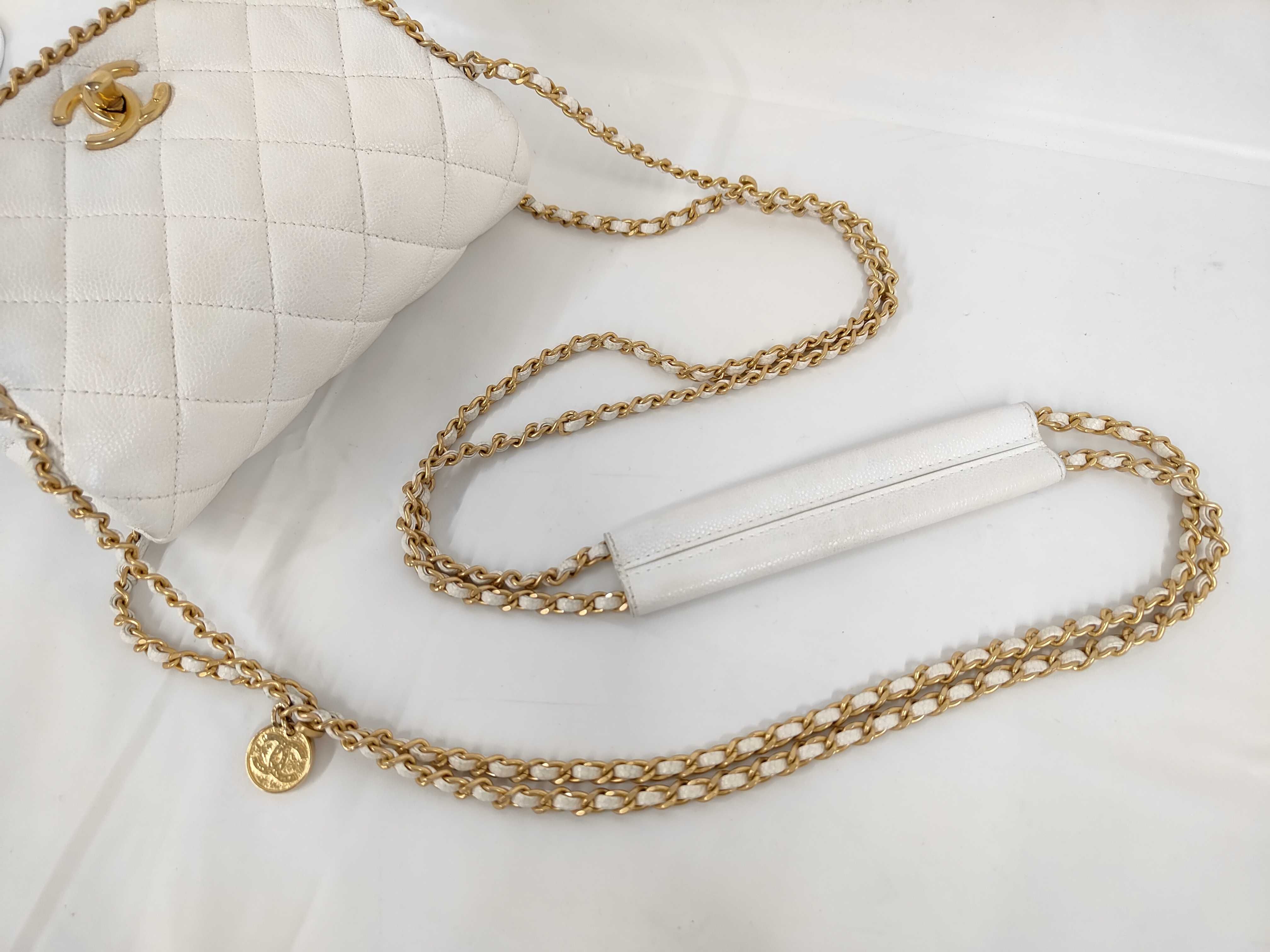 Caviar Skin Plate White Chain Shoulder Bag — view 5