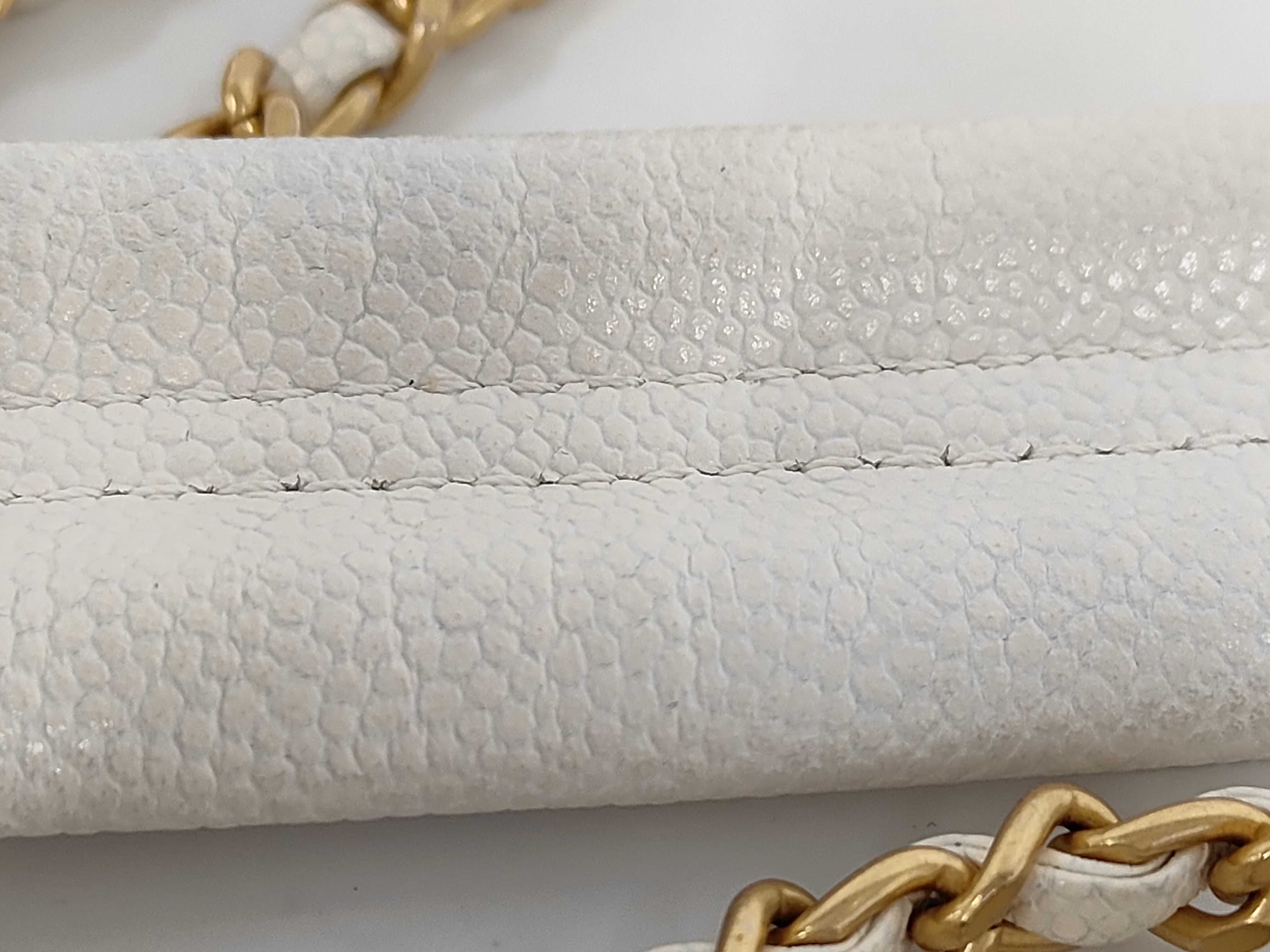 Caviar Skin Plate White Chain Shoulder Bag — view 7