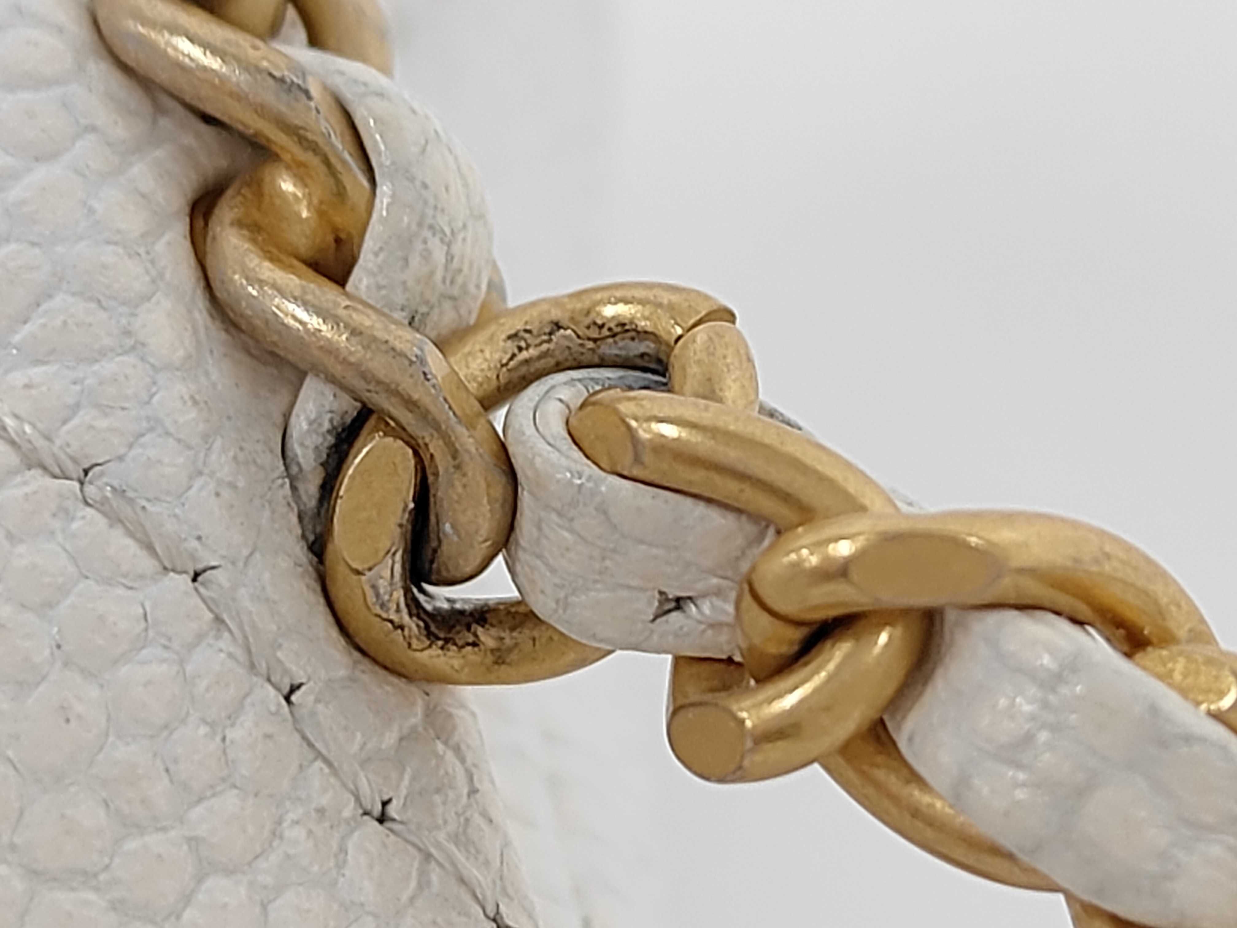 Caviar Skin Plate White Chain Shoulder Bag — view 8