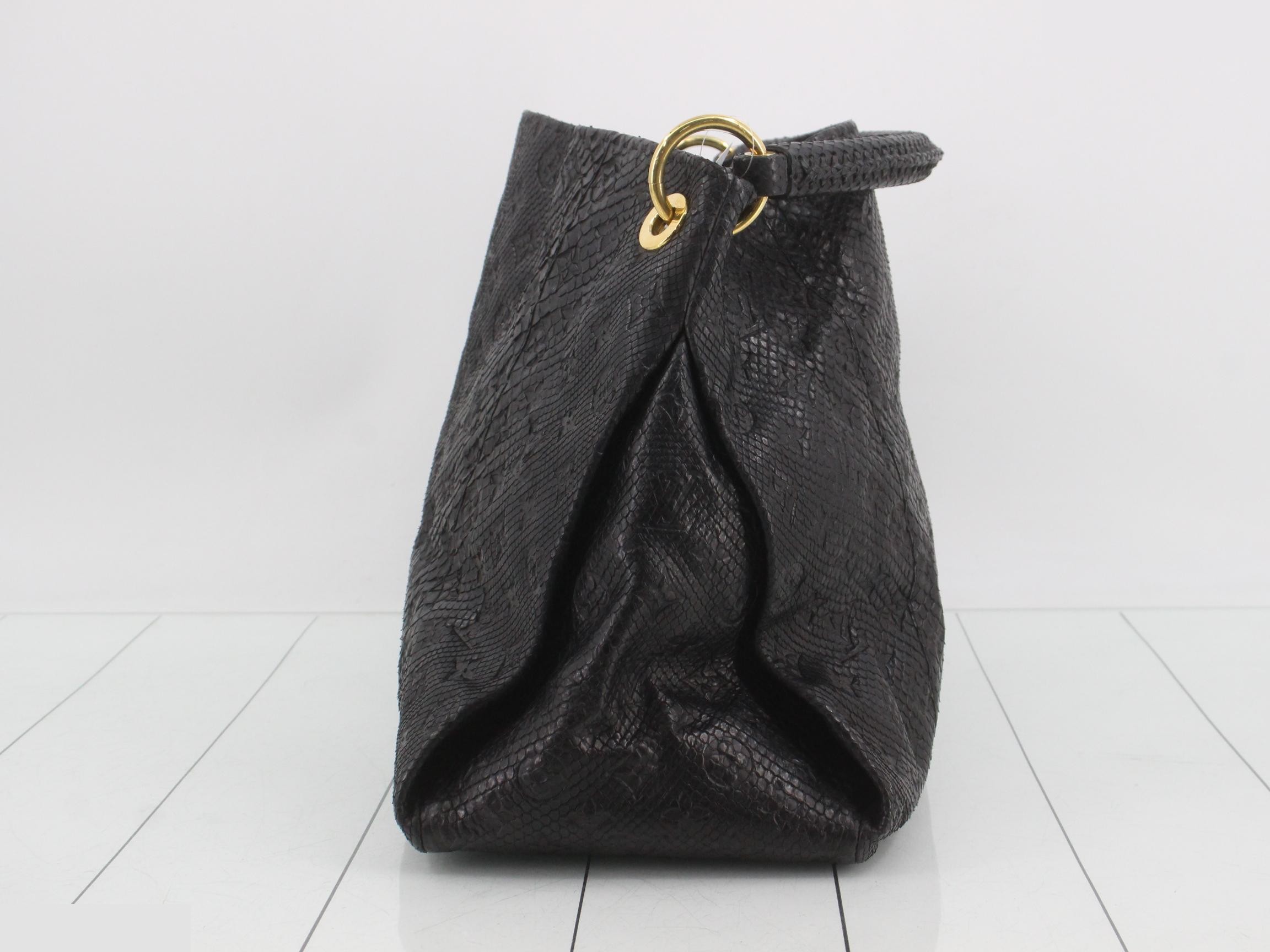 LV Artsy MM Shoulder Bag — view 3