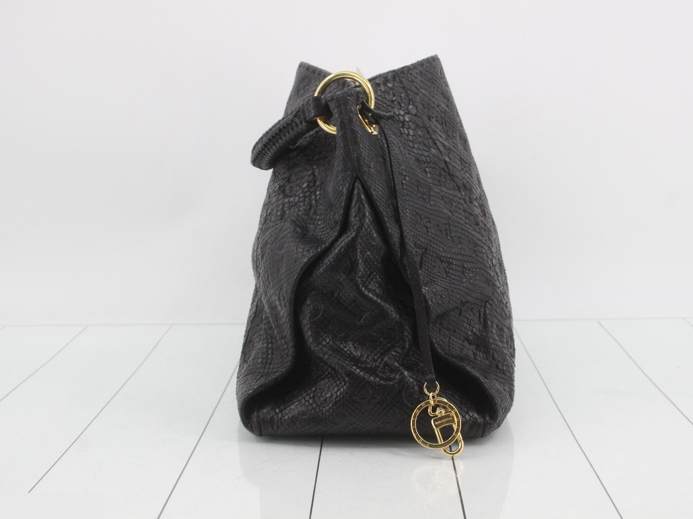 LV Artsy MM Shoulder Bag — view 4