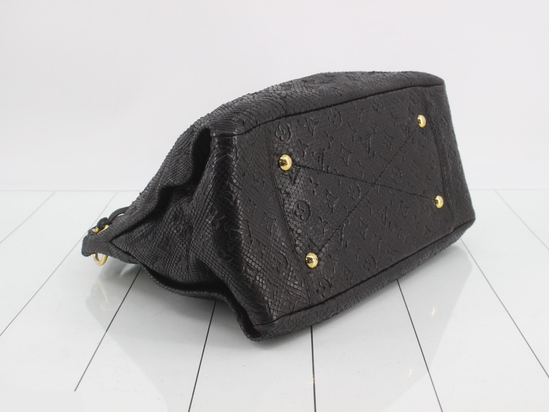 LV Artsy MM Shoulder Bag — view 5