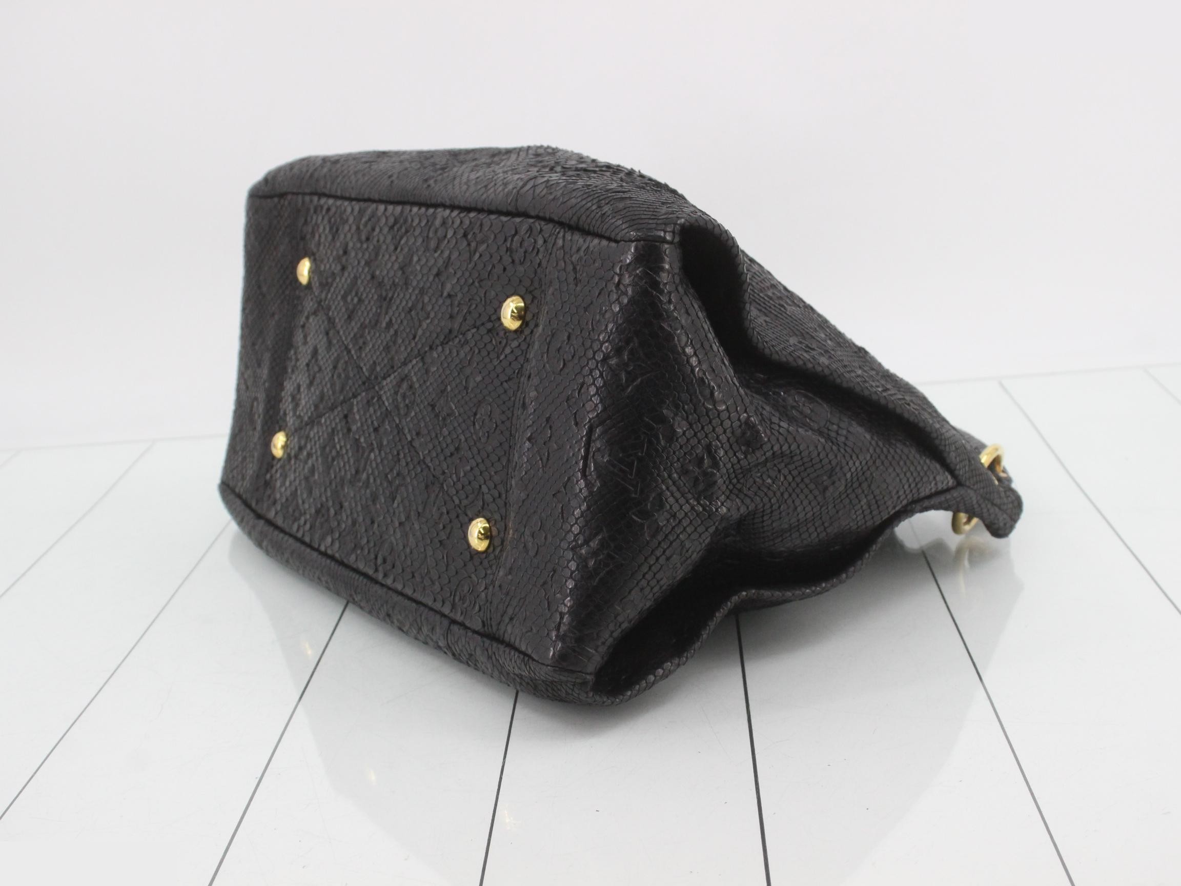 LV Artsy MM Shoulder Bag — view 6