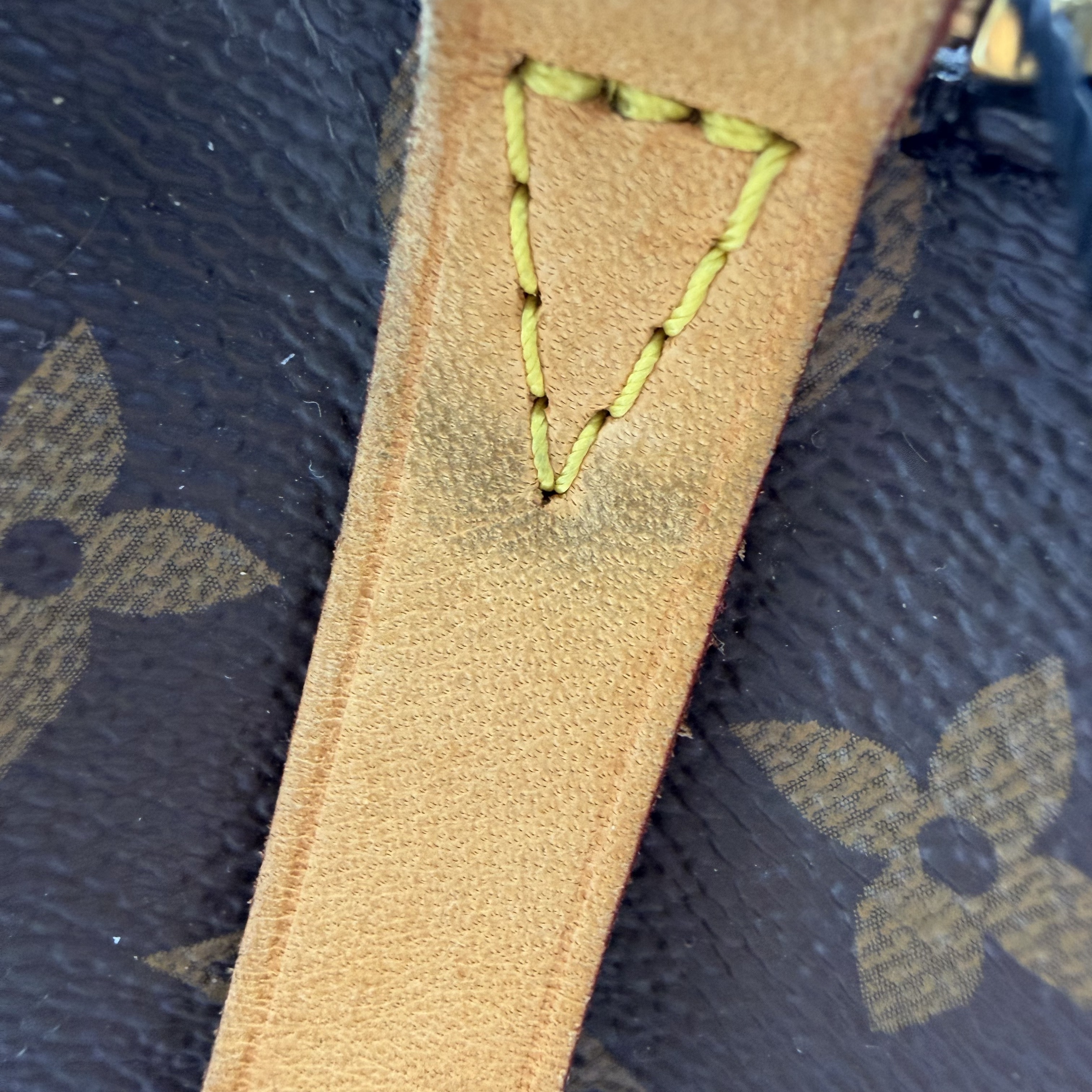 【*Shipped from: China*】LOUIS VUITTON Montaigne PU Shoulder Bag — view 11