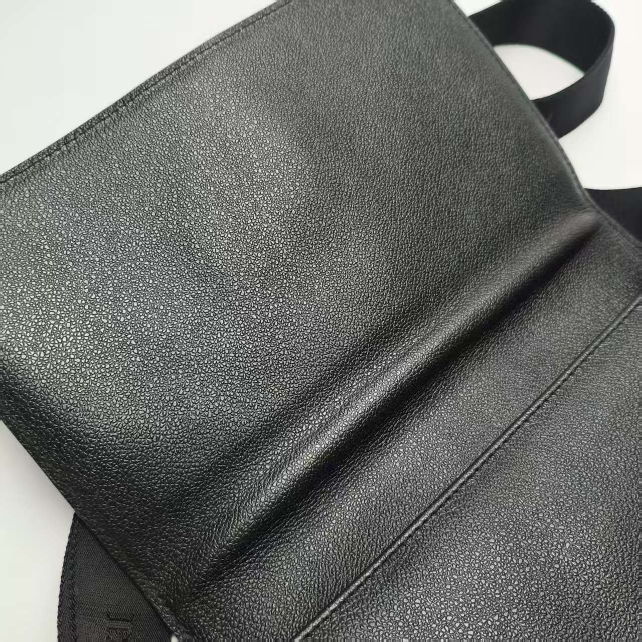 【*Shipped from: China*】BVLGARI Bulgari Leather Shoulder Bag — view 14