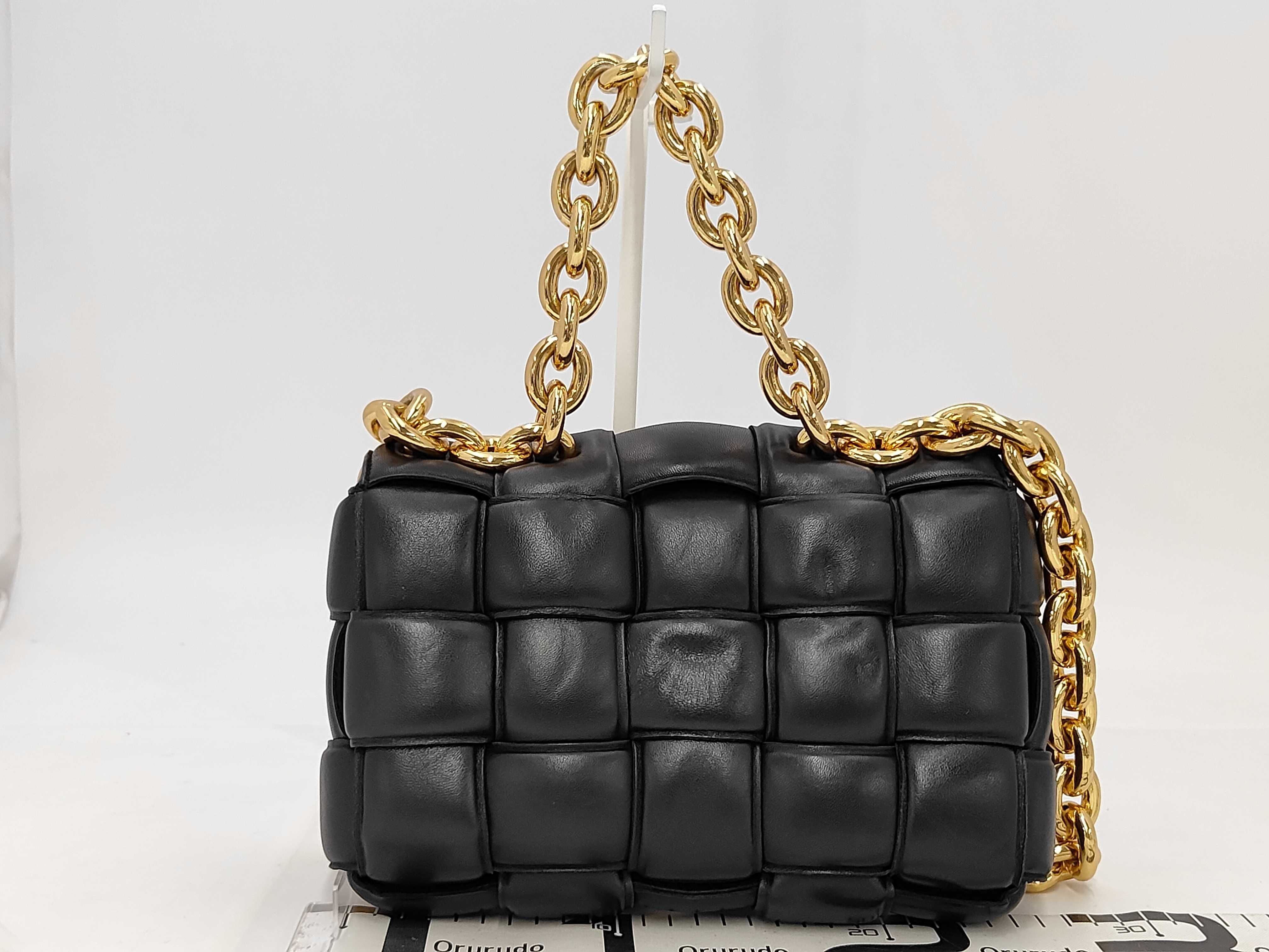 Intrecciato Bottega Veneta Chain Cassette 2-Way Shoulder Bag Black Shoulder Bag — view 2