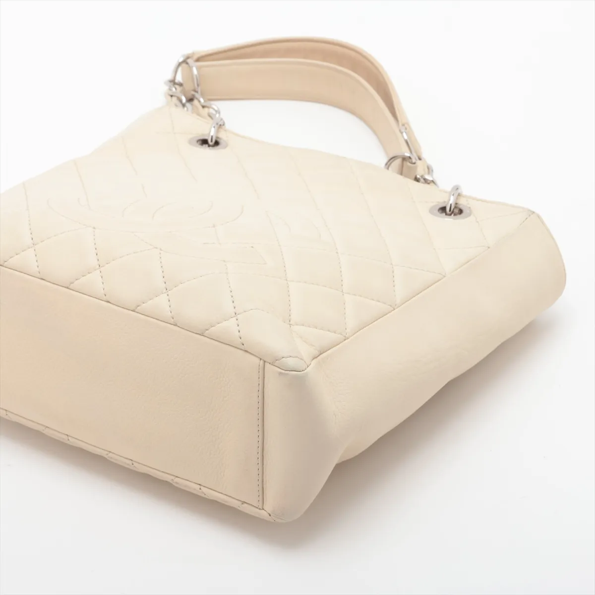 PST Caviar Skin Chain Tote Bag, White, Silver Hardware, Item No. 14589884 (Serial Number 14) — view 3