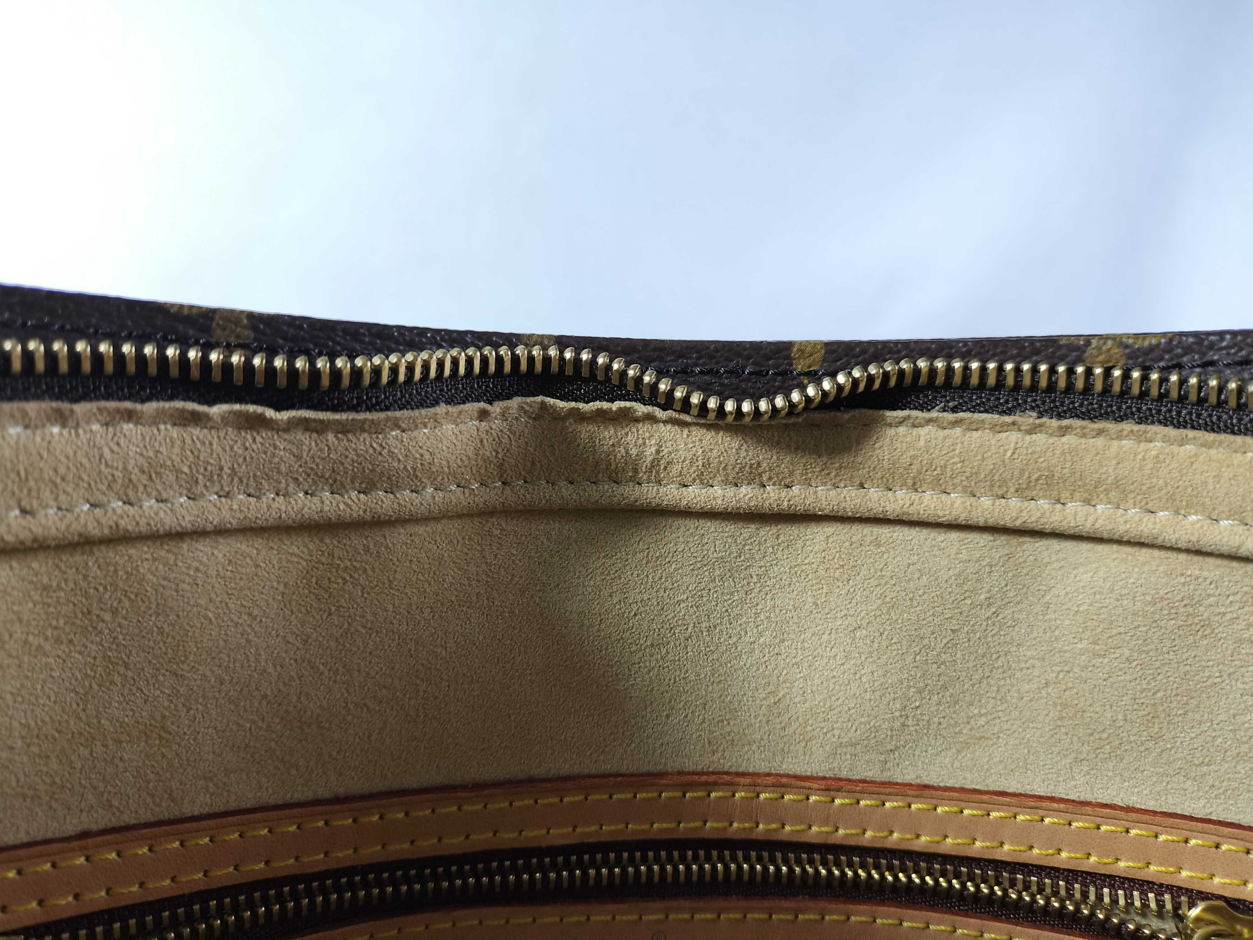 Monogram Louis Vuitton Looping GM Shoulder Bag Monogram M51145 Shoulder Bag — view 9