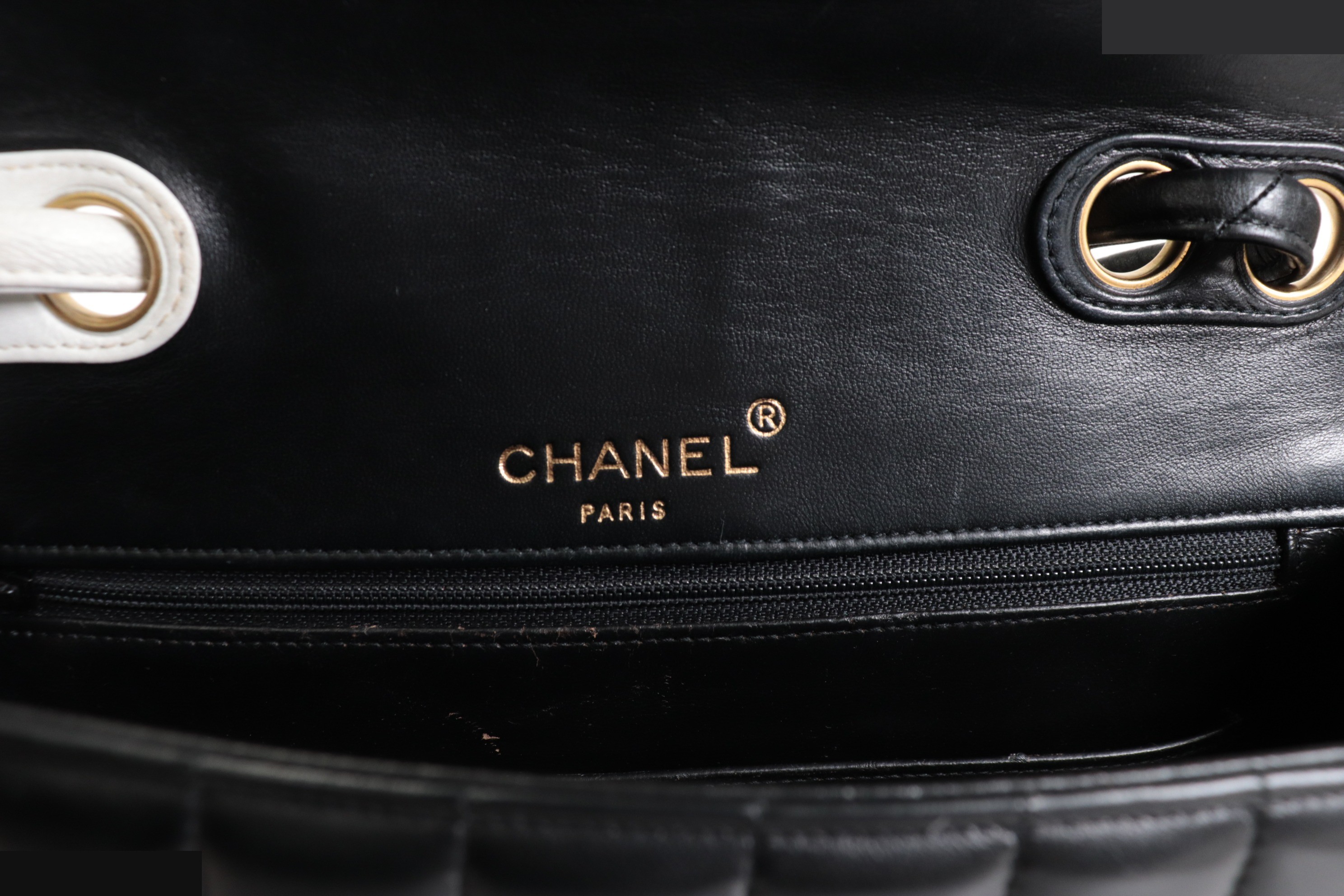 Two-tone lambskin shoulder bag, white/navy, item number 6. — view 8