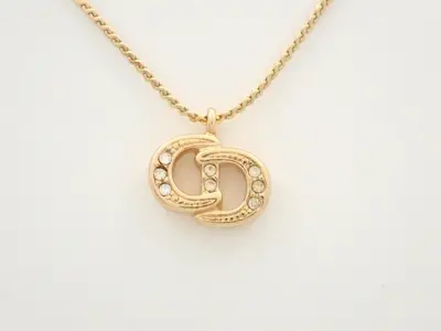 Other lines: Precious metals, necklaces, pendants, chains approximately 40cm long.