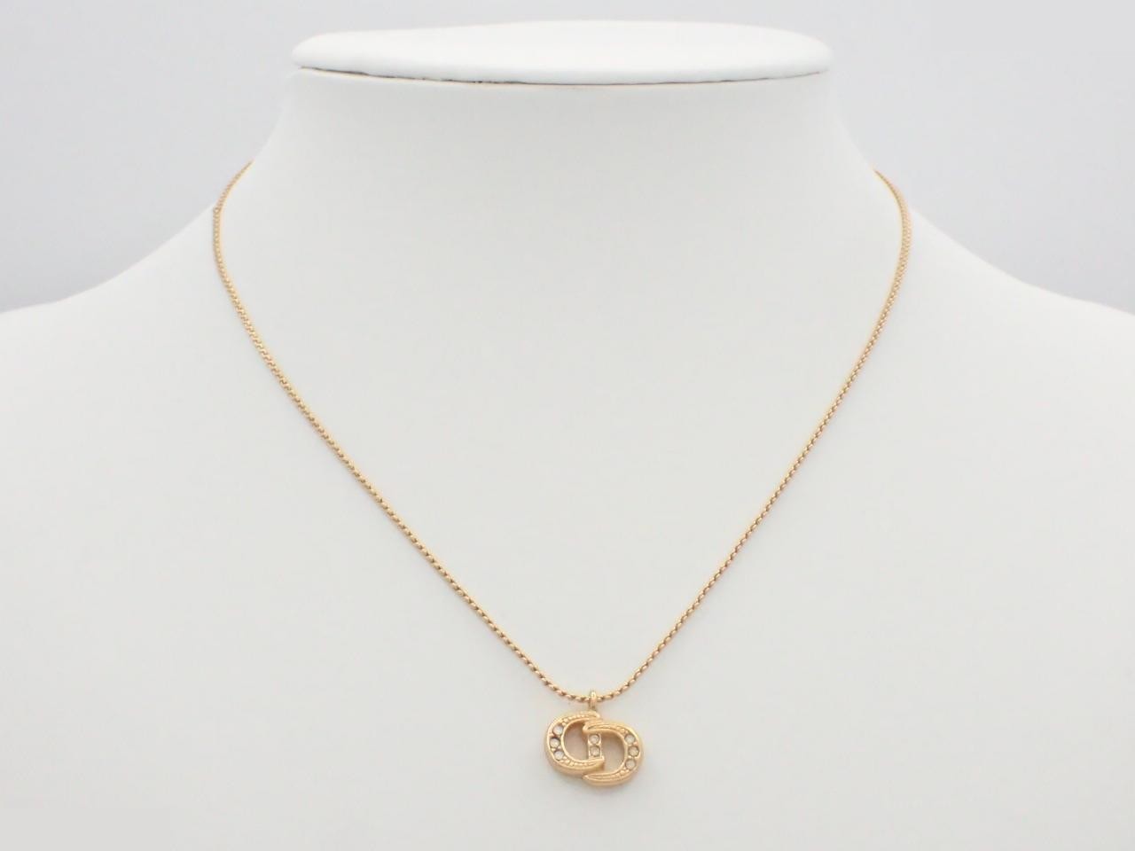 Other lines: Precious metals, necklaces, pendants, chains approximately 40cm long. — view 3