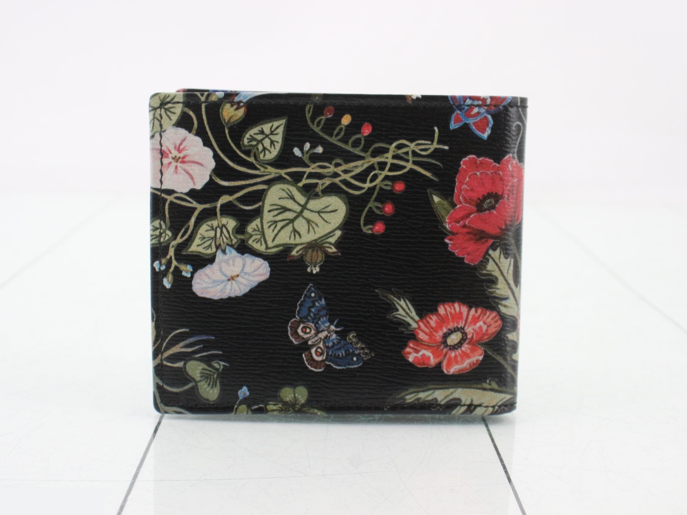 Folding wallet — view 2