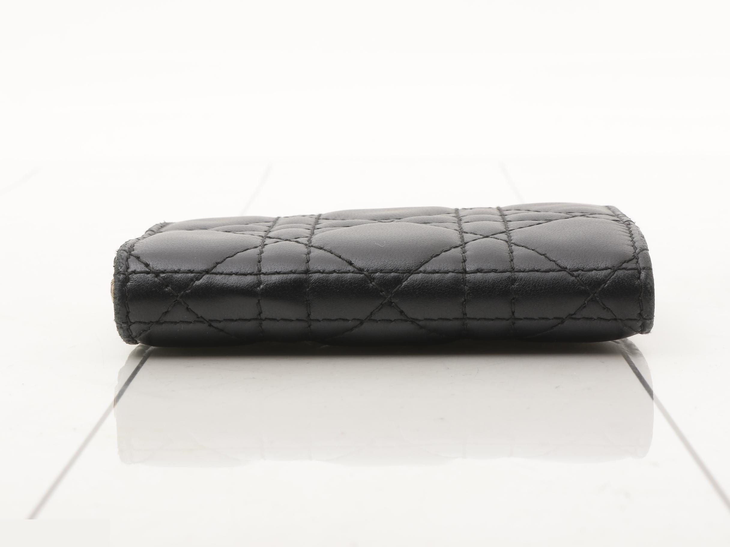 coin case — view 3