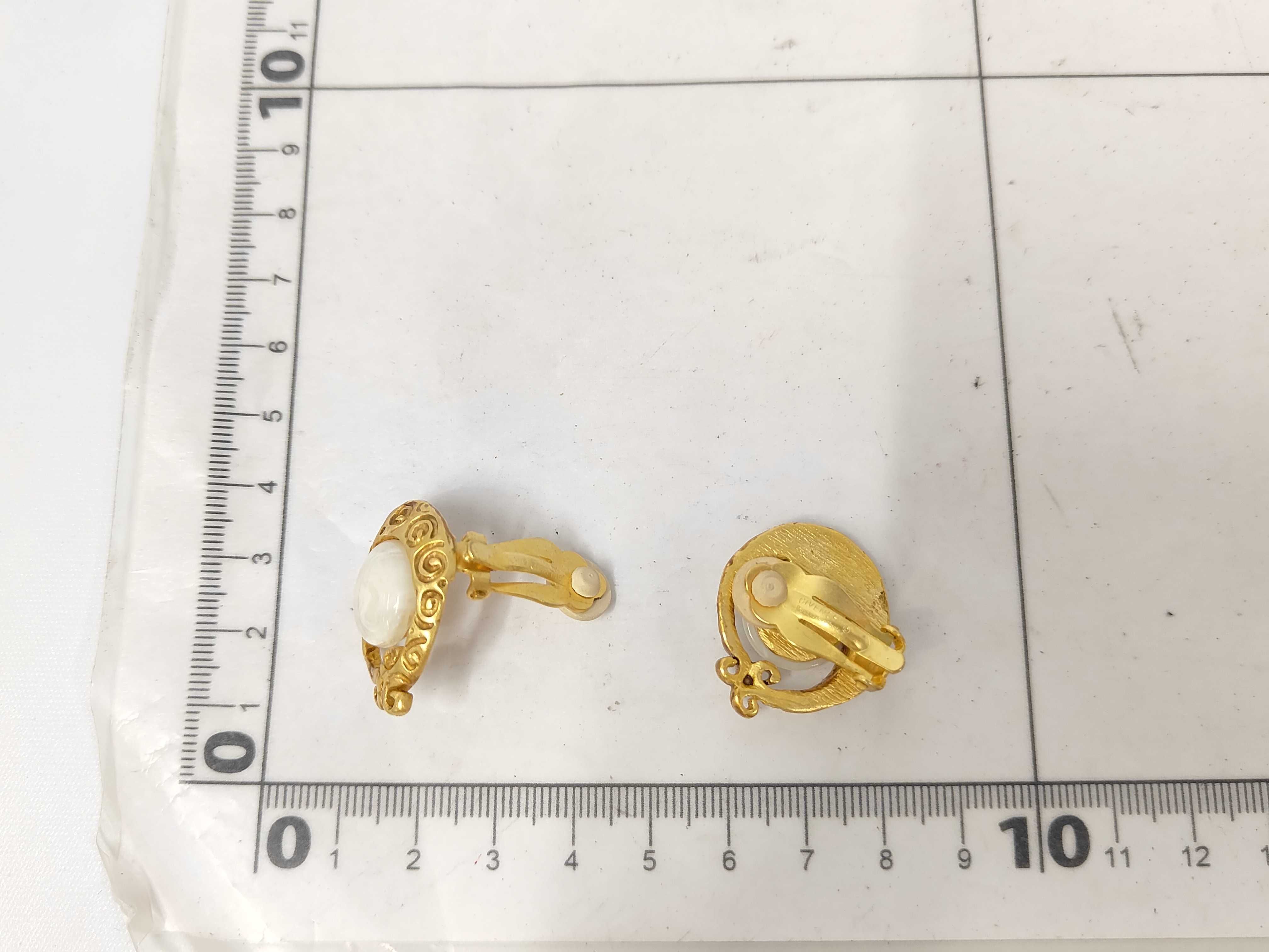 Vintage Stone Gold Earrings — view 9