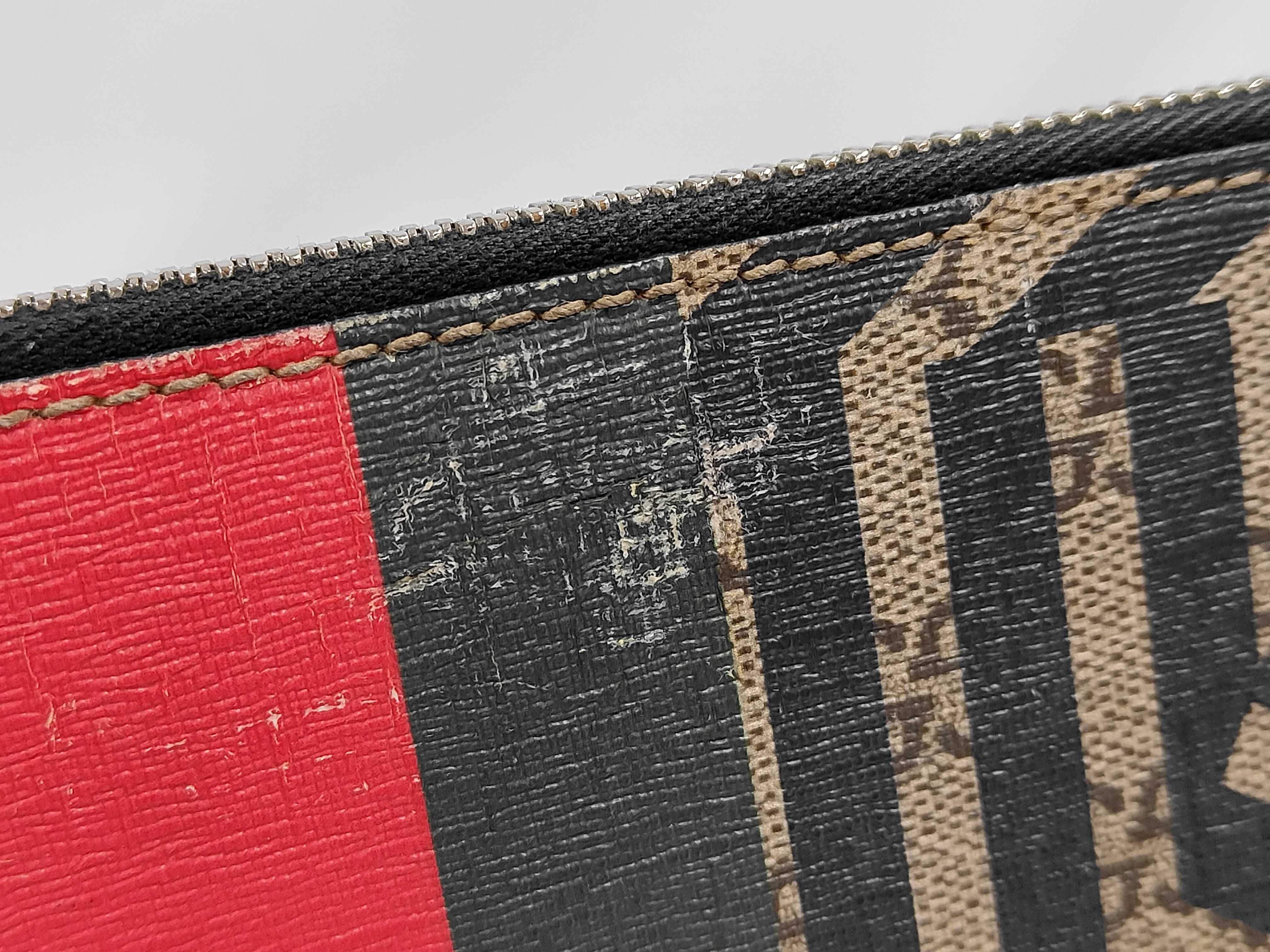 GG Supreme PVC Messenger Bag Clutch Bag Bee Clutch Bag — view 7