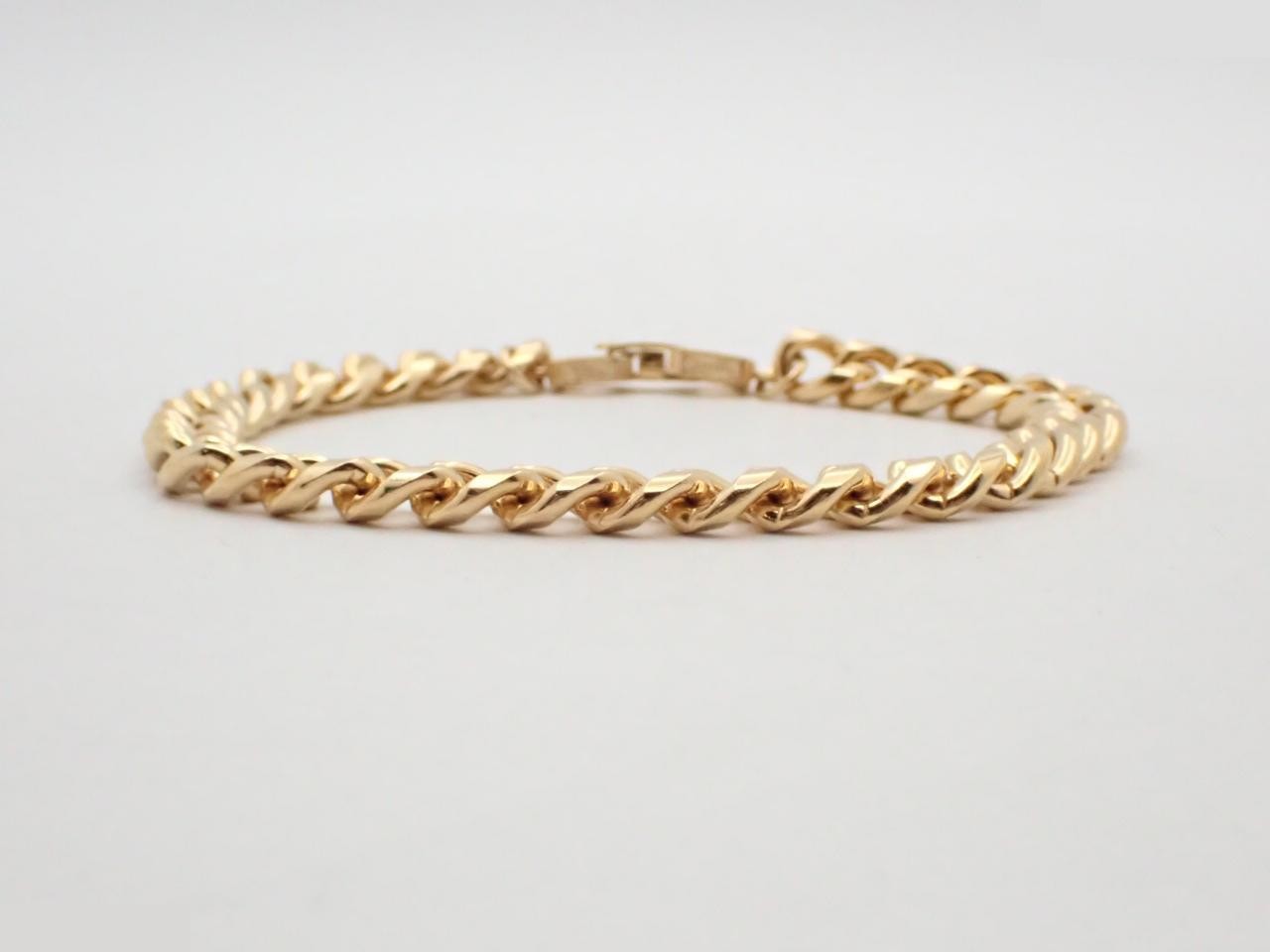 Other items: Precious metal bracelets and bangles (metal), wrist circumference approximately 21 cm.