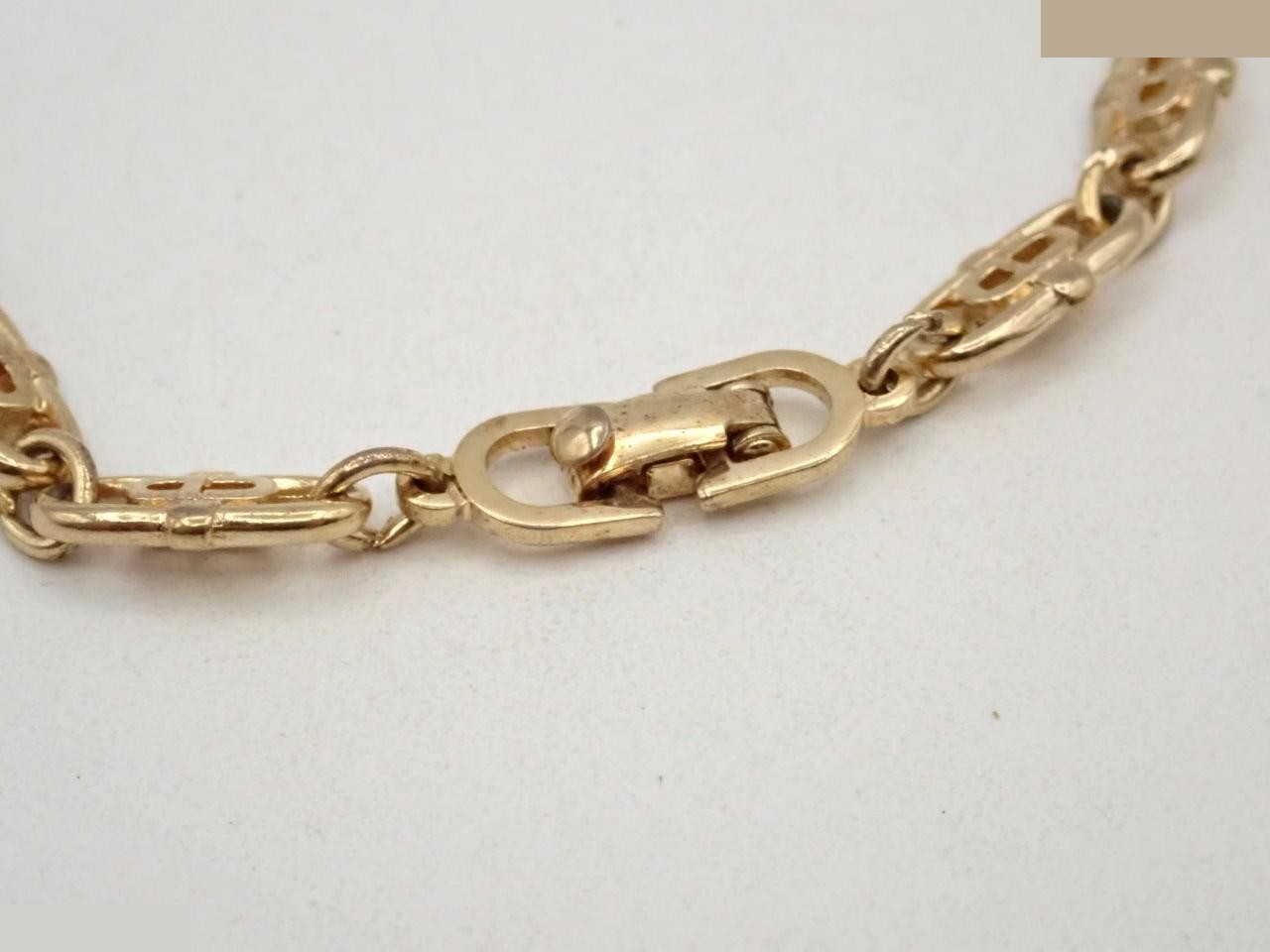 Other lines: Precious metal bracelets and bangles (metal), wrist circumference approximately 18 cm. — view 3