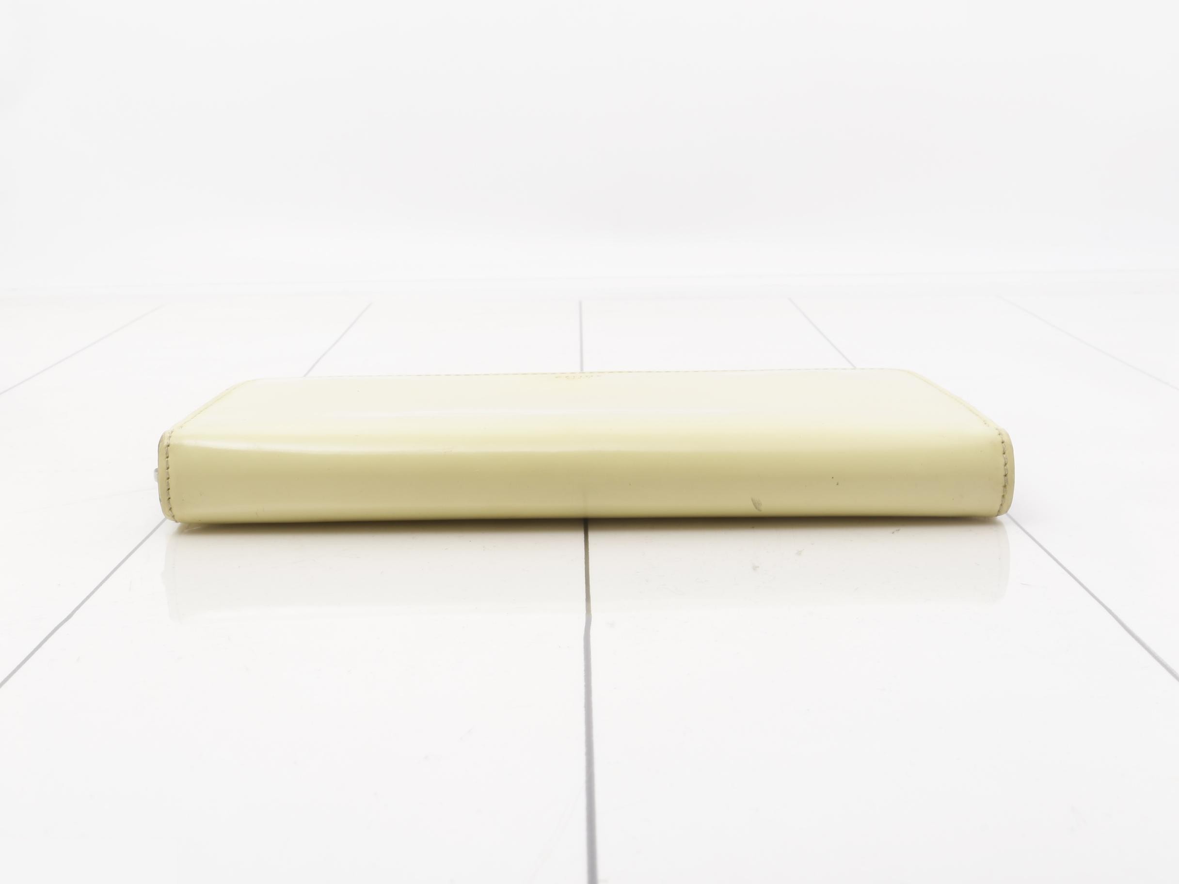 wallet — view 3