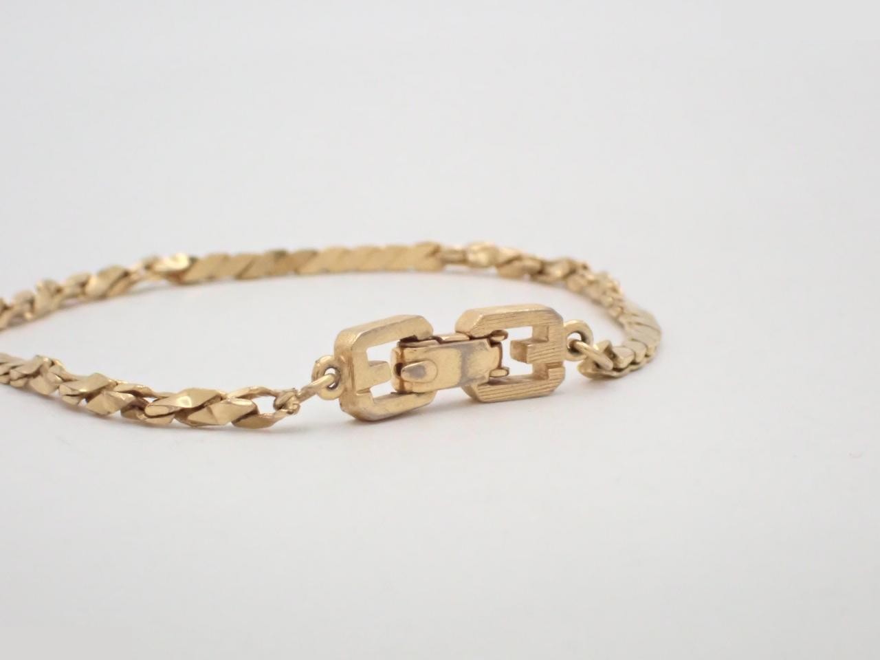 Other lines: Precious metal bracelets and bangles (metal), wrist circumference approximately 18 cm. — view 3