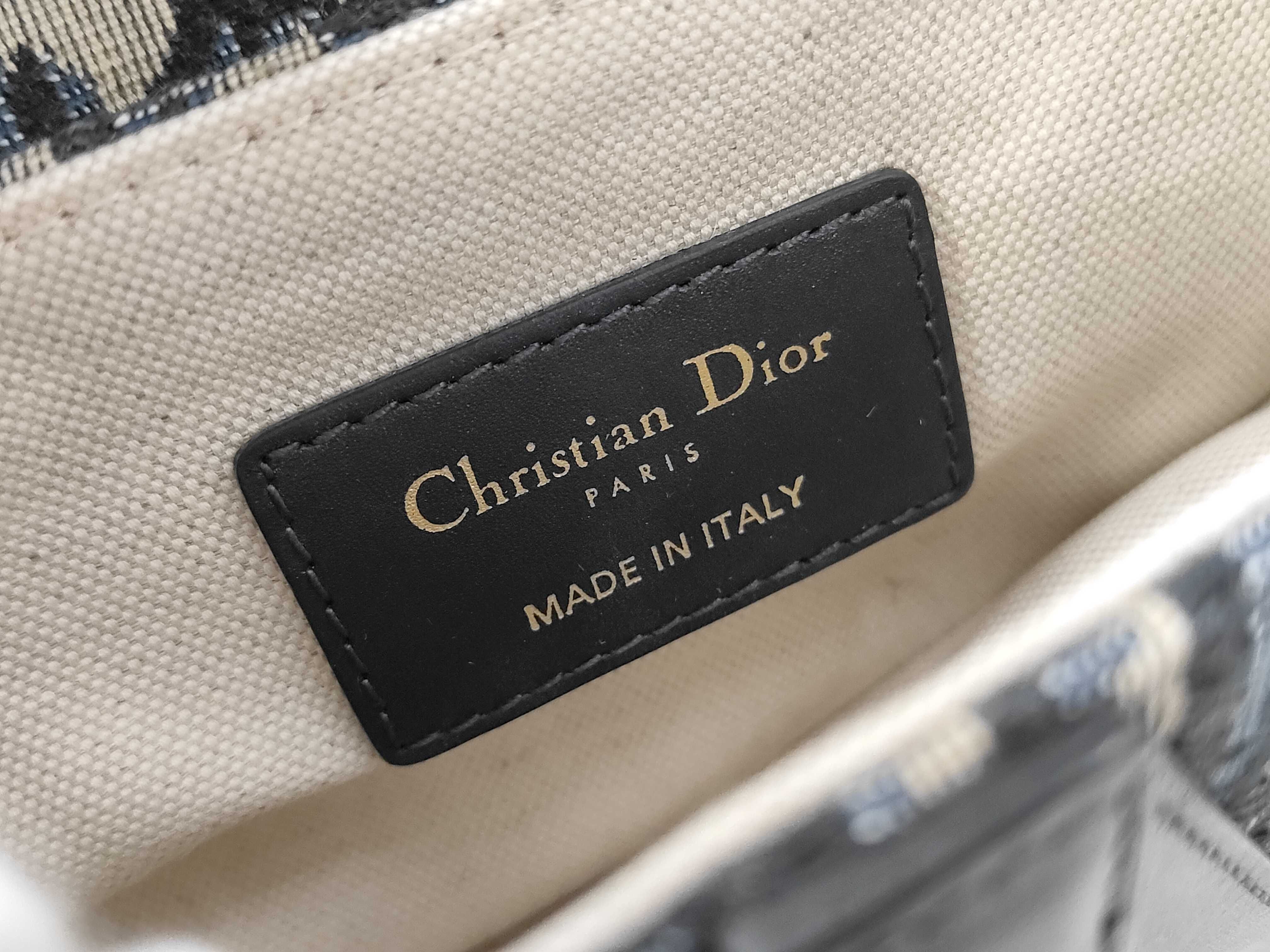 Christian Oblique Saddle Bag Navy Shoulder Bag — view 11